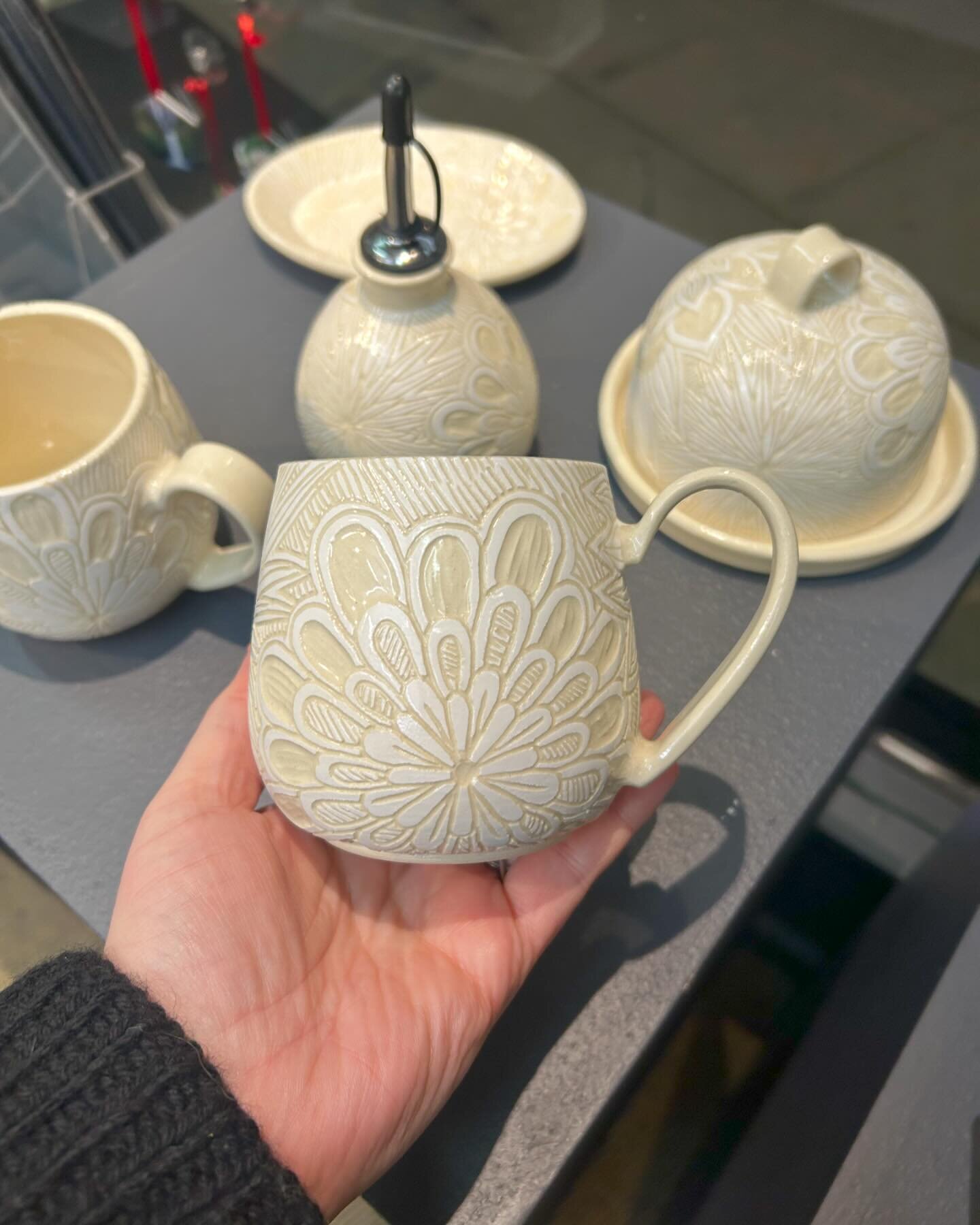 Mugshot Monday! These just came out of the kiln last week and now are all in the Made in the Gorge Gallery in Hood River.  It was a fun batch I don&rsquo;t do the white on cream or the rounded fishbowl shaped mugs often so it was exciting to have the