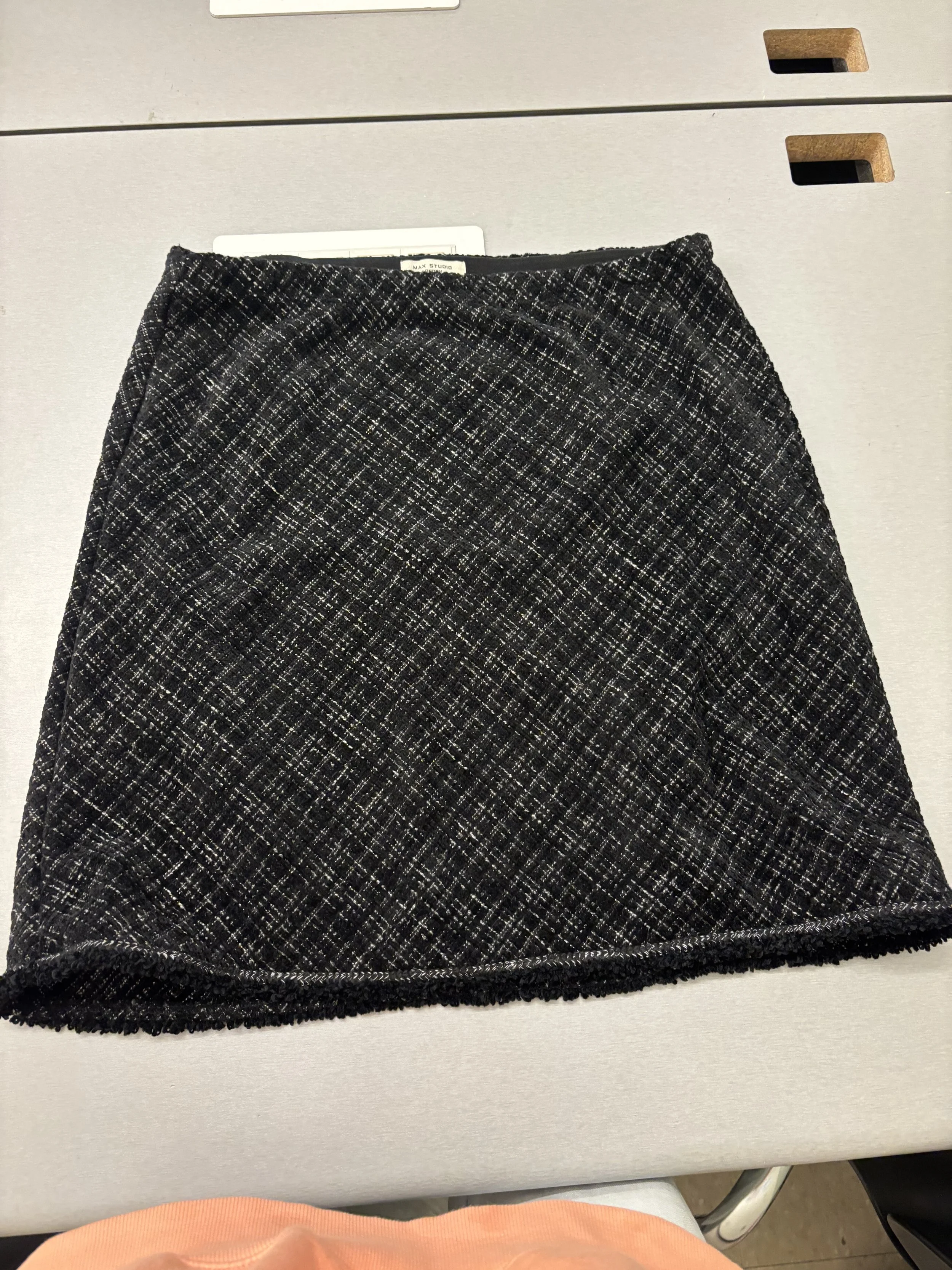 Skirt_F_Black_Medium (3).jpg