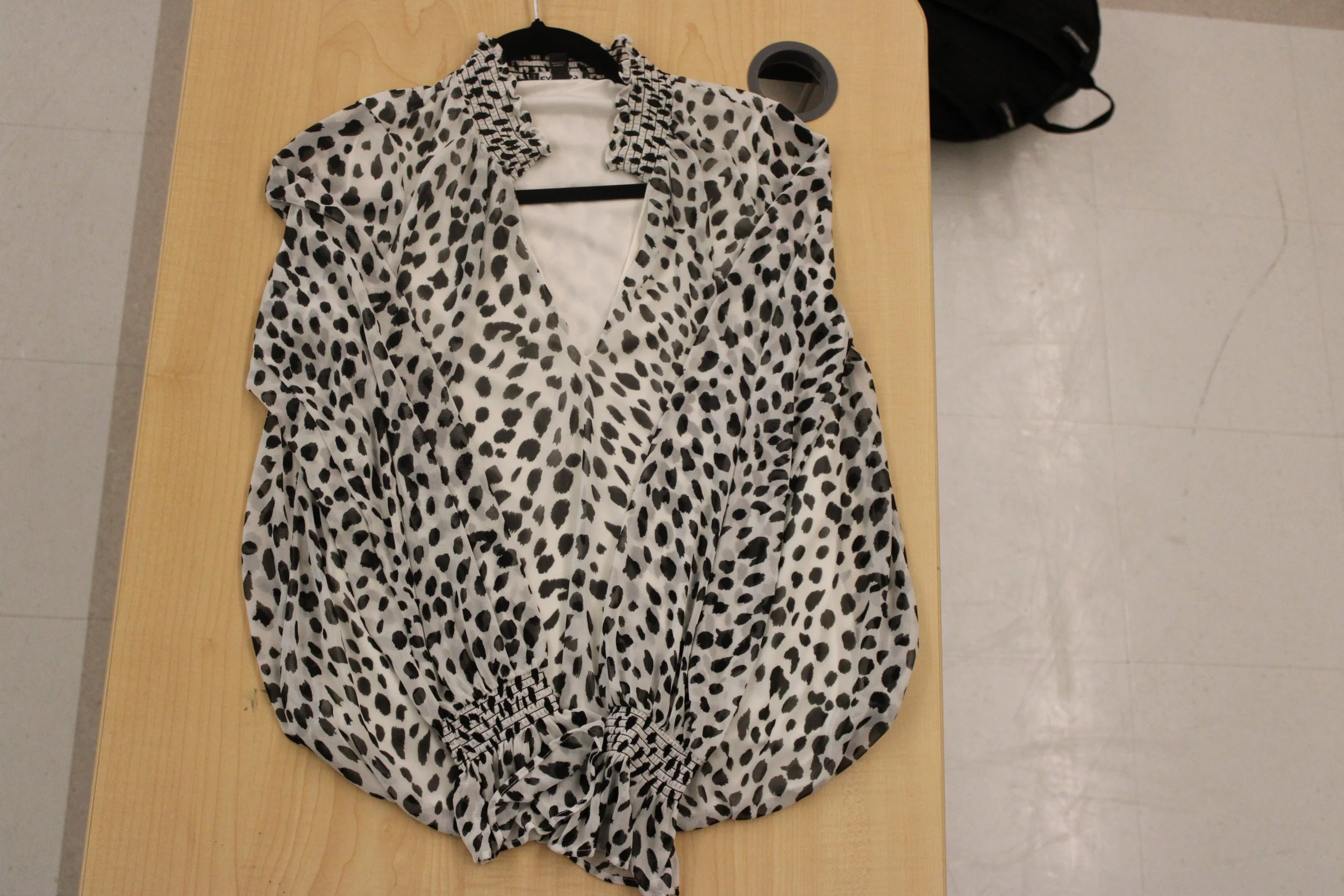 Women's Black and White Blouse Size Medium