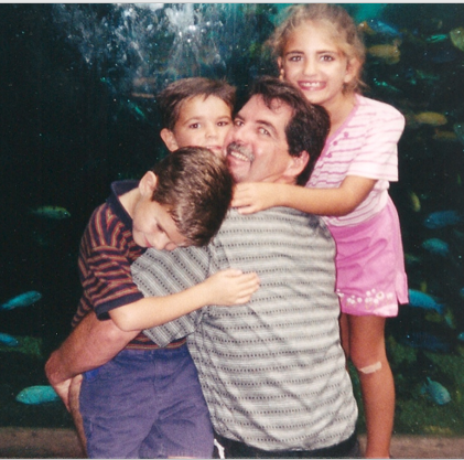 Mike _Family aquarium children.png