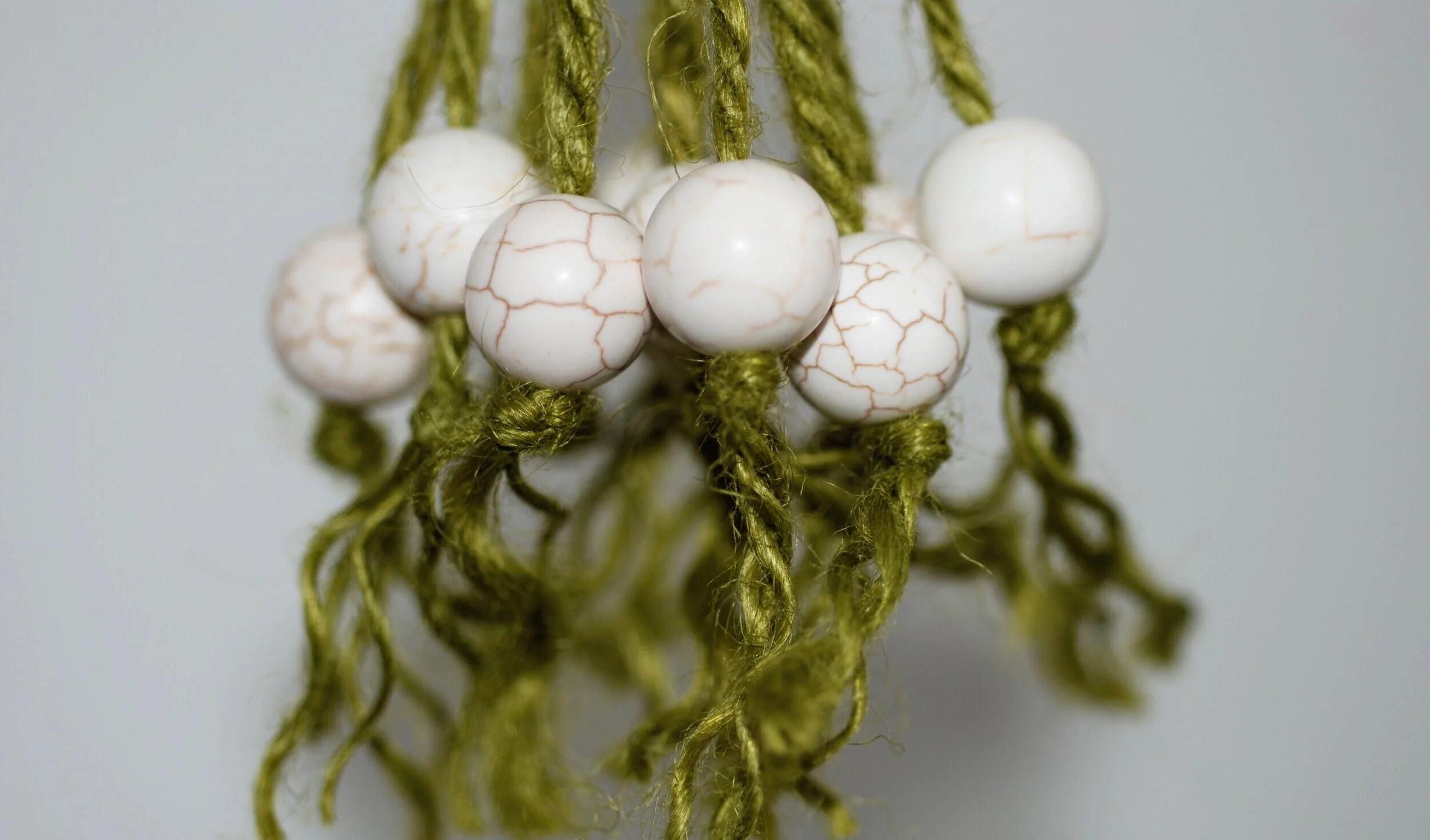 aiden crackle bead
