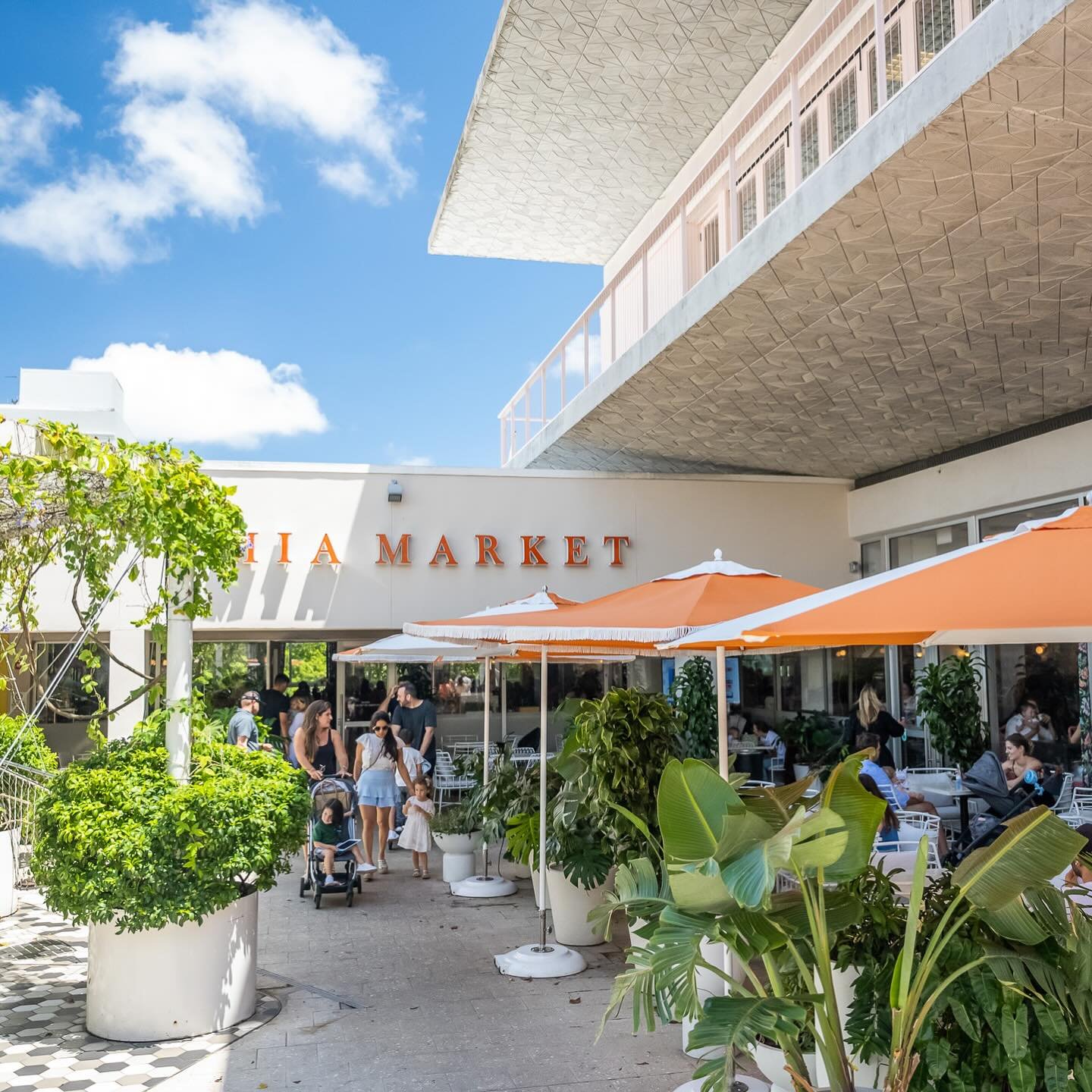 Make this Mother&rsquo;s Day unforgettable at Mia Market 🧡! Join us Sunday, May 12th, for a global culinary journey under one roof, spotlighting Miami&rsquo;s finest chefs ✨. Indulge in light bites from Atiko, sip on specialty cocktails, and craft t