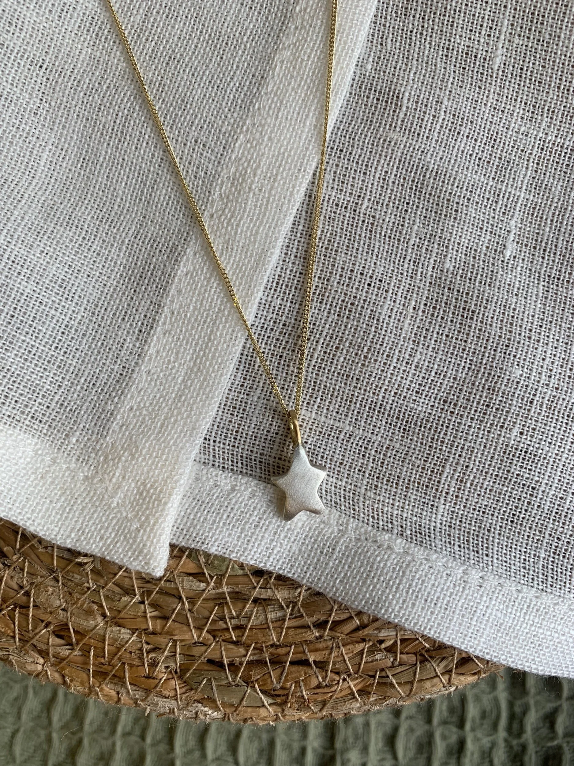 8486AC0B-B7E6-463D-8C02-982FDE000ABC