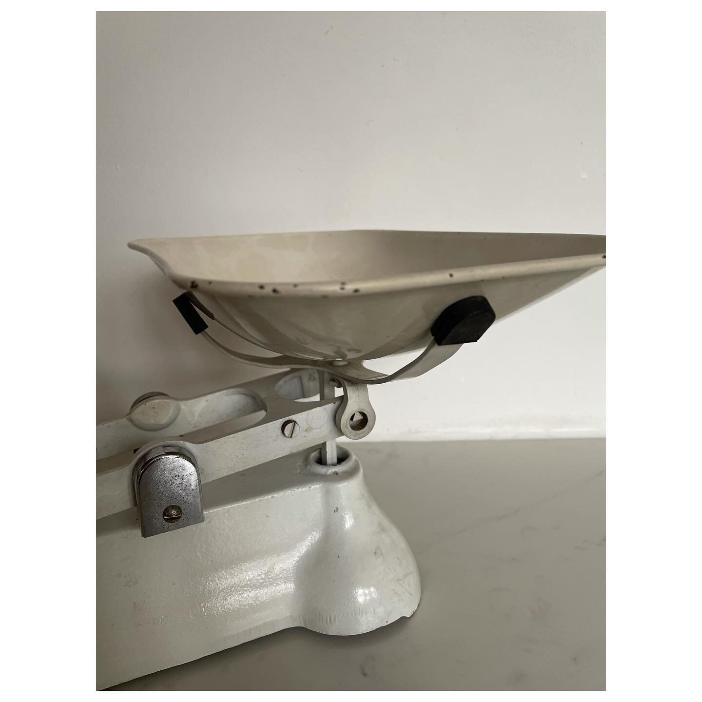 We are a little bit obsessed with  kitchenalia. 

This beautiful set of 1940s kitchen scales in incredible condition caught our eye, so we had to have them!

A simple design in aged-off-white, sitting on a robust, cast-iron base and fully in tact wit