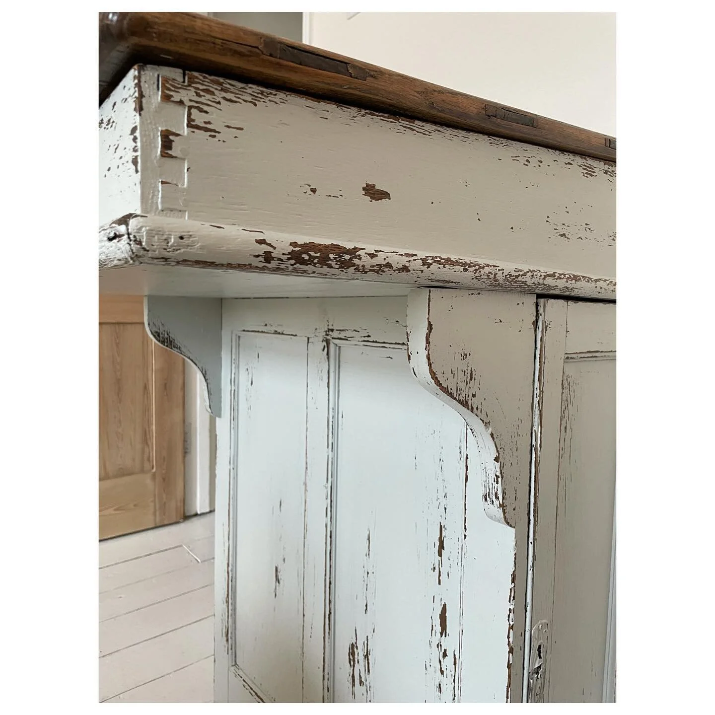 Homeschooling has never been so chic! 

This stunning Victorian Teachers&rsquo; desk is exquisite. Taller than a standard desk as back in the day, a teacher would have peered over their class... accompany it with an adjustable chair and you&rsquo;ve 