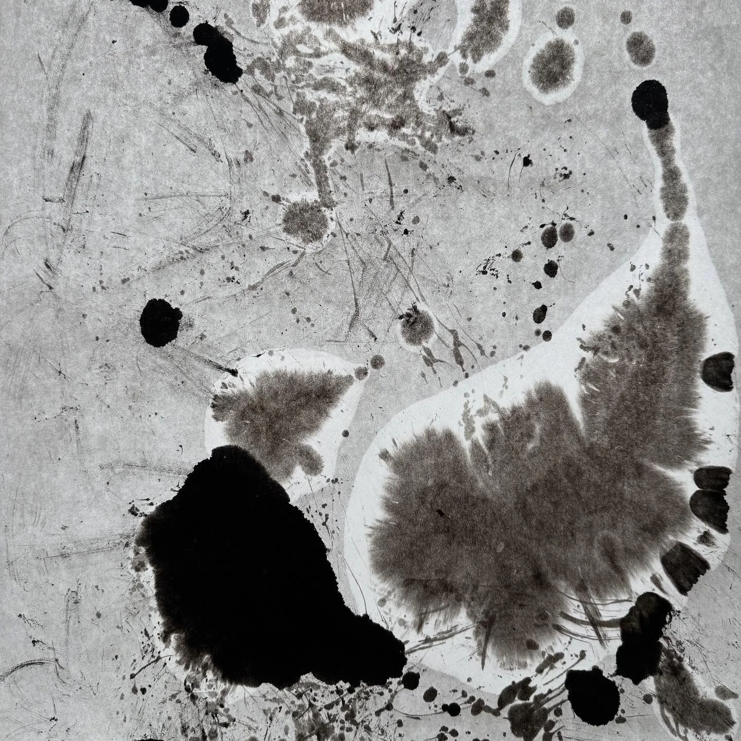 Ink painting on paper. #ink #inkpainting #inkpaintingart #abstract #abstractartwork #sumi #sumiink