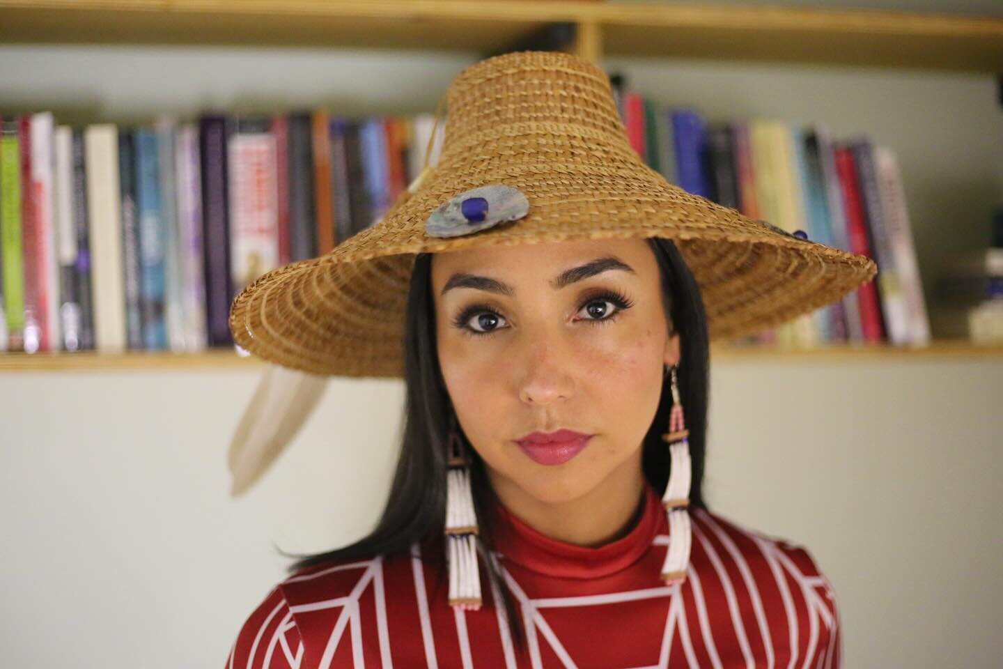&laquo;&nbsp;One should either be a work of art, or wear a work of art.&nbsp;&raquo; ~ Oscar Wilde

Proud to have my new da̱ntsa̱m (cedar bark hat), beautifully woven by Dza̱mdza̱silog̱wa Gloria Hunt, a commissioned graduation gift made with red and 