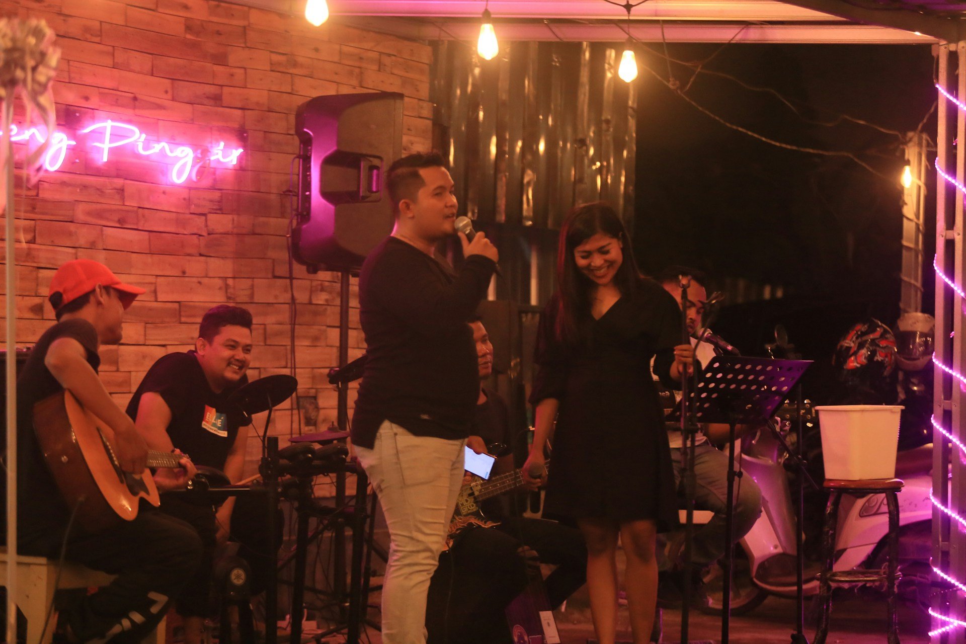 Live Entertainment in San Remo for Quiet Autumn Nights