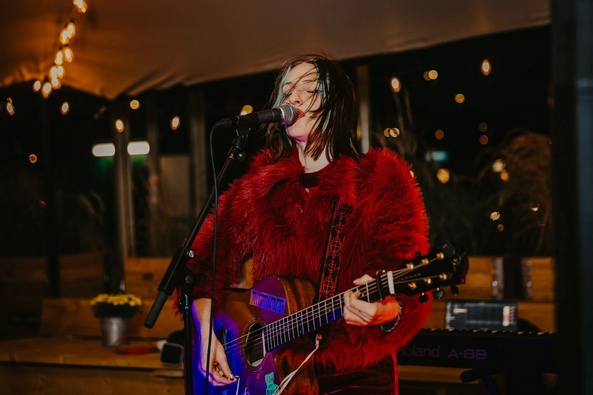 How to Enjoy Live Entertainment on Quiet Winter Nights