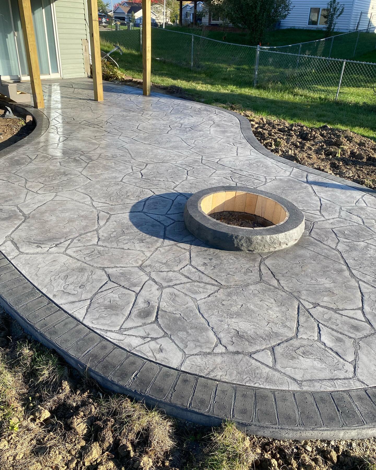 Last stamp job of the season. 

Ashmont CH with Dark Gray RA and soapstone CH with Black RA for the border