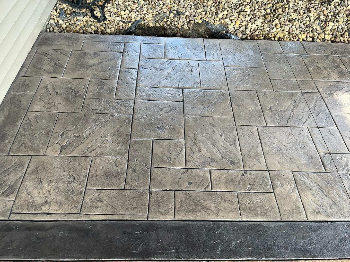 We poured this stamped patio extension with a black band next to an existing orange colored stamped patio. 

@decocrete_supply Smokey brown CH with dark gray RA and the border is dark gray CH with Black RA using La Habra ashlar slate.