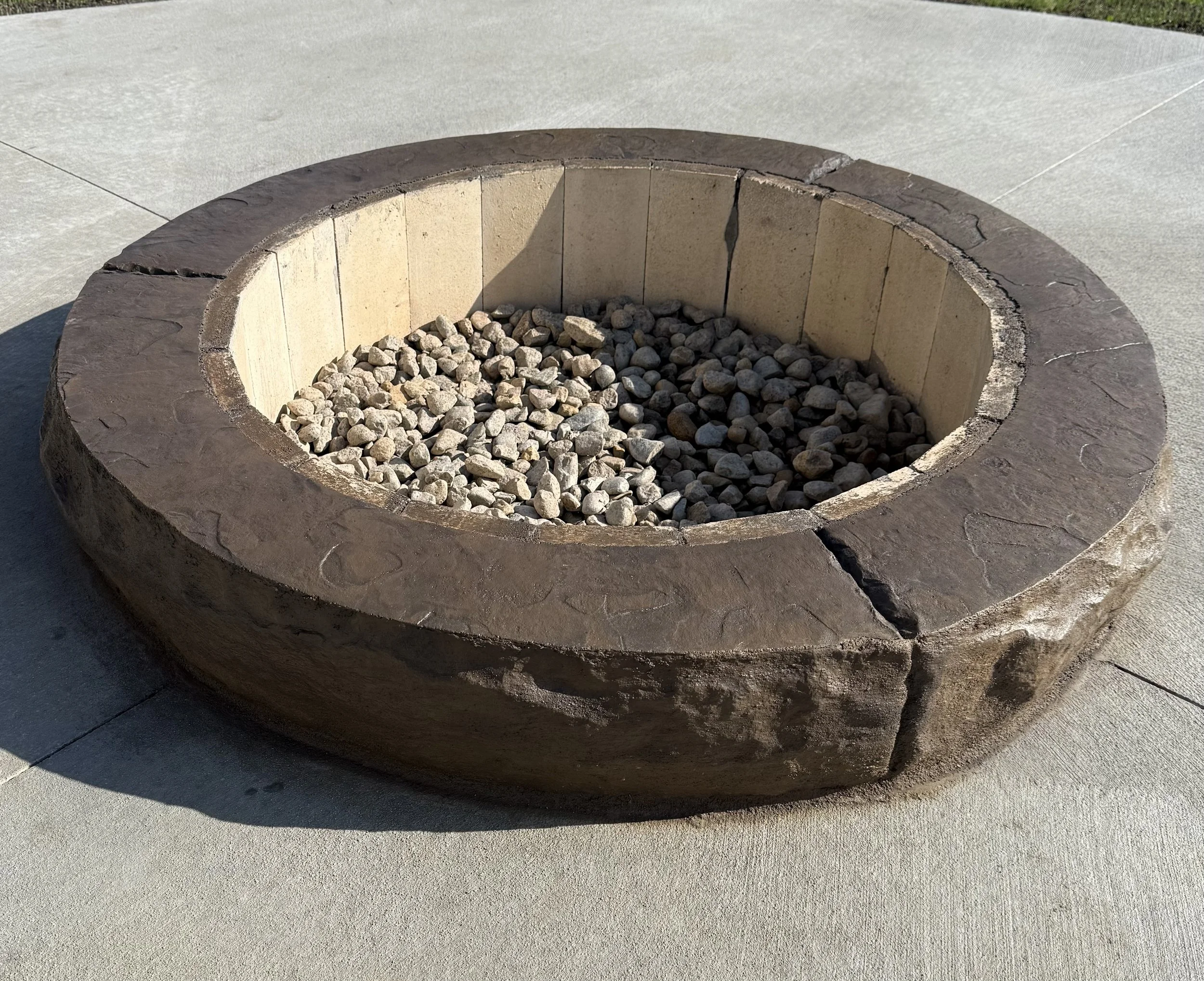 Concrete fire pit