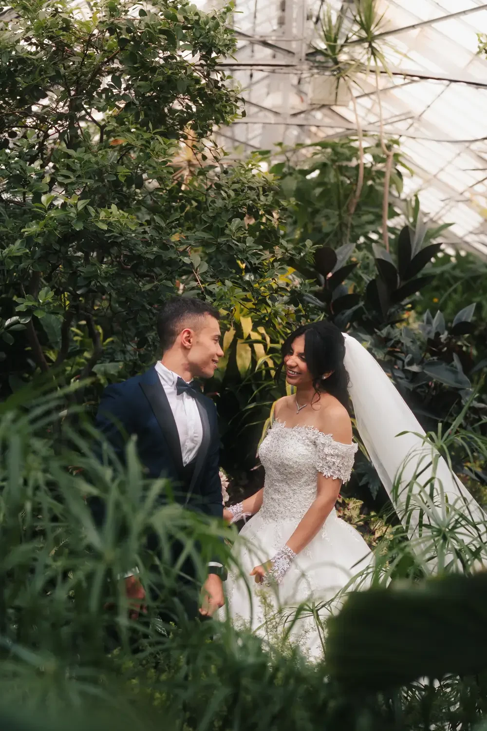 JOA07941 luxury-wedding-photography-toronto-allen-gardens.webp