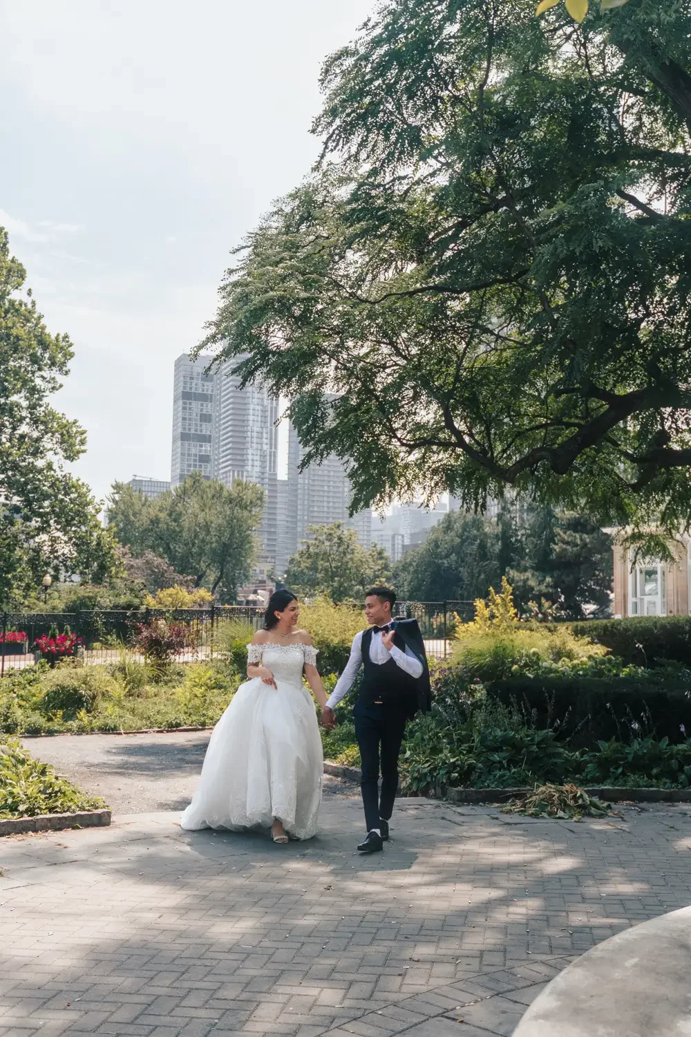 JOA09649 allen-gardens-couple-session-toronto.webp