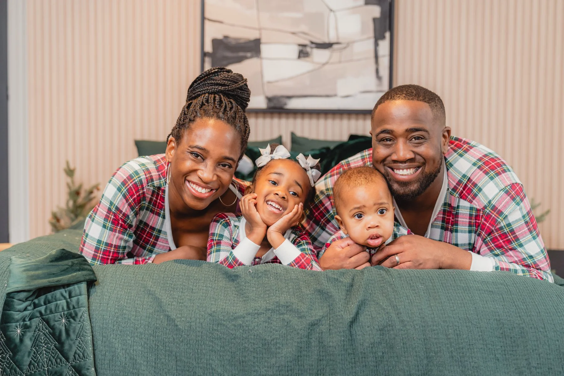 Affordable Christmas Photo Session in fully decorated Studios, Family Photo Toronto (1).jpg
