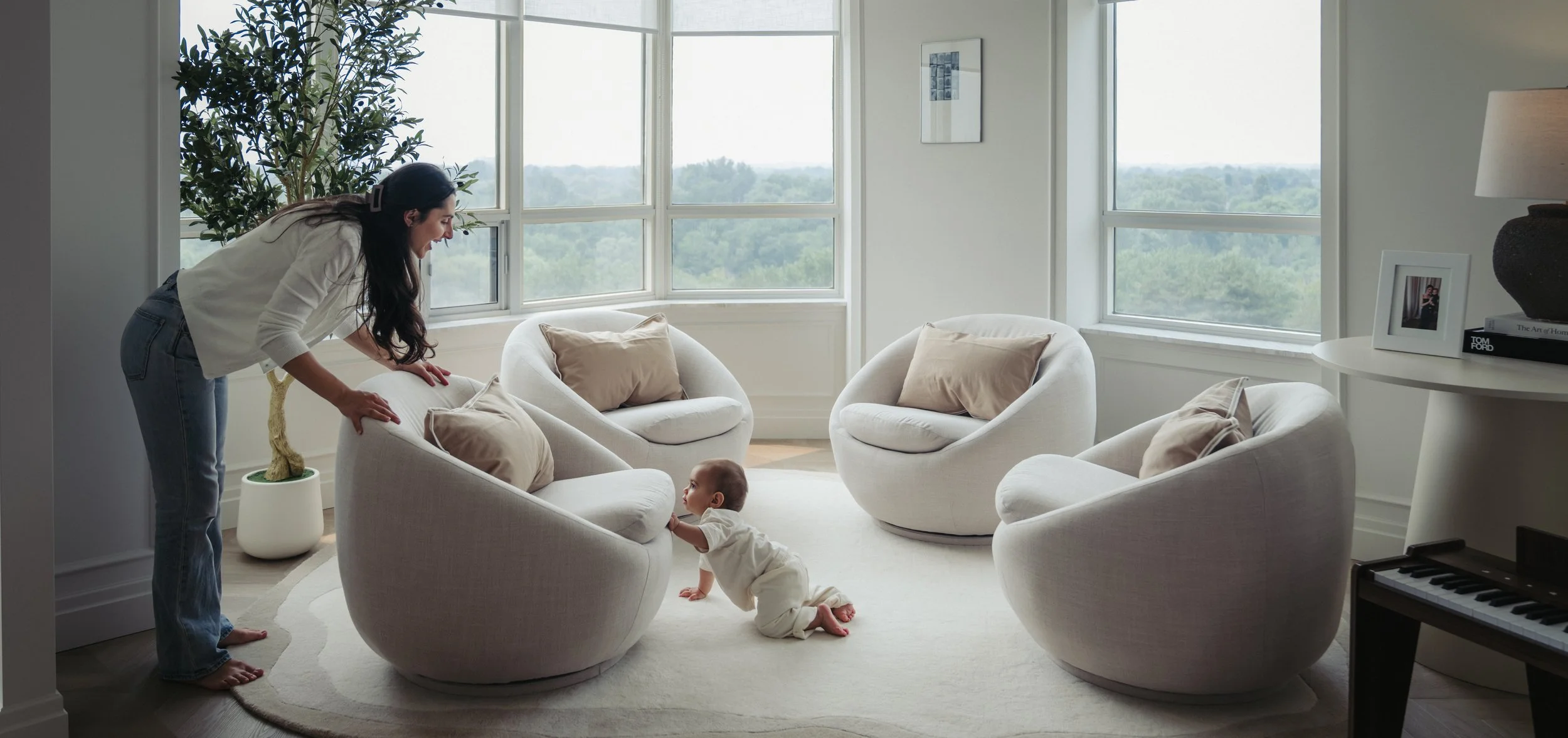 toronto-family-photographer-peekaboo-living-room.jpg