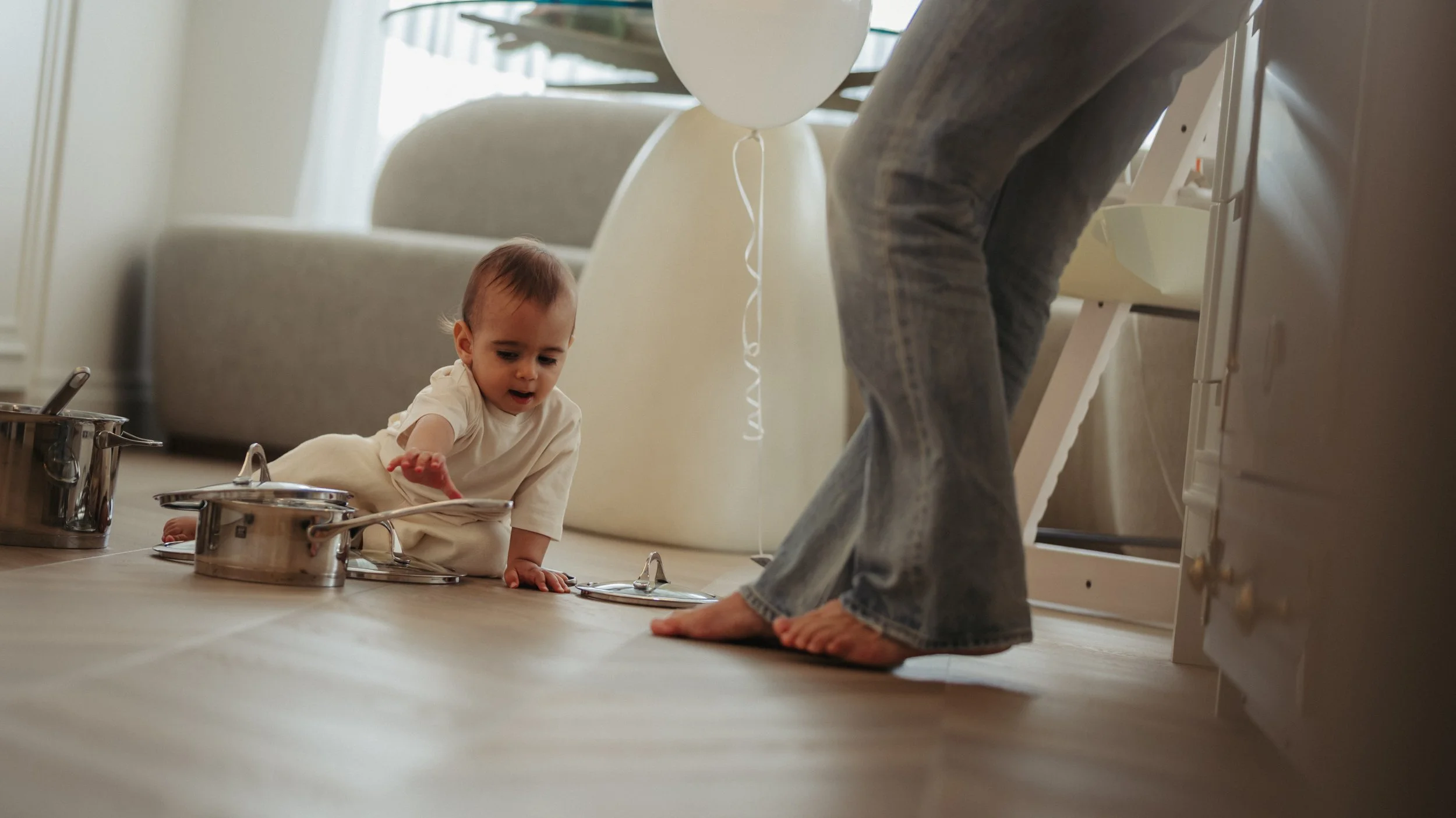 at-home-family-session-toronto-dad-and-baby-kitchen.jpg
