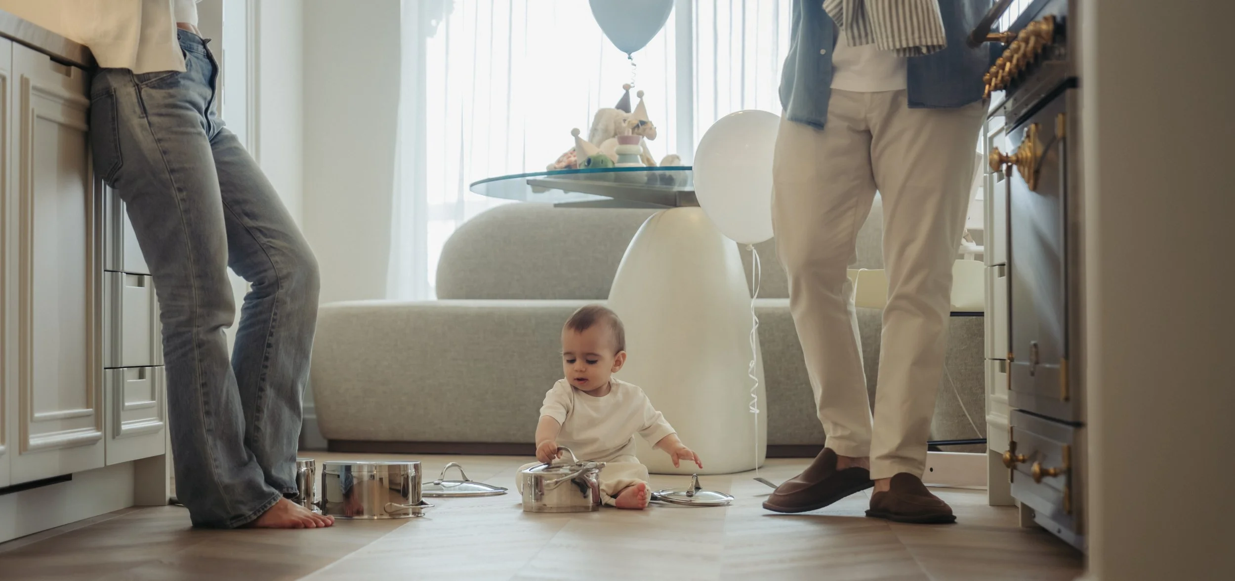 in-home-family-photography-toronto-kitchen-baby-pots.jpg