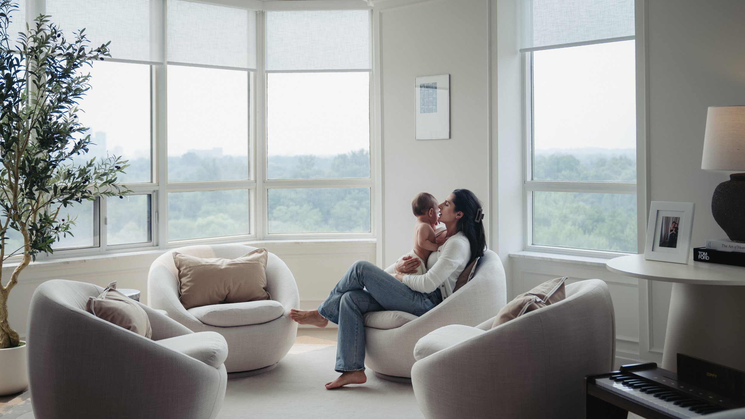 toronto-condo-family-photos-mom-kissing-baby-by-window.jpg