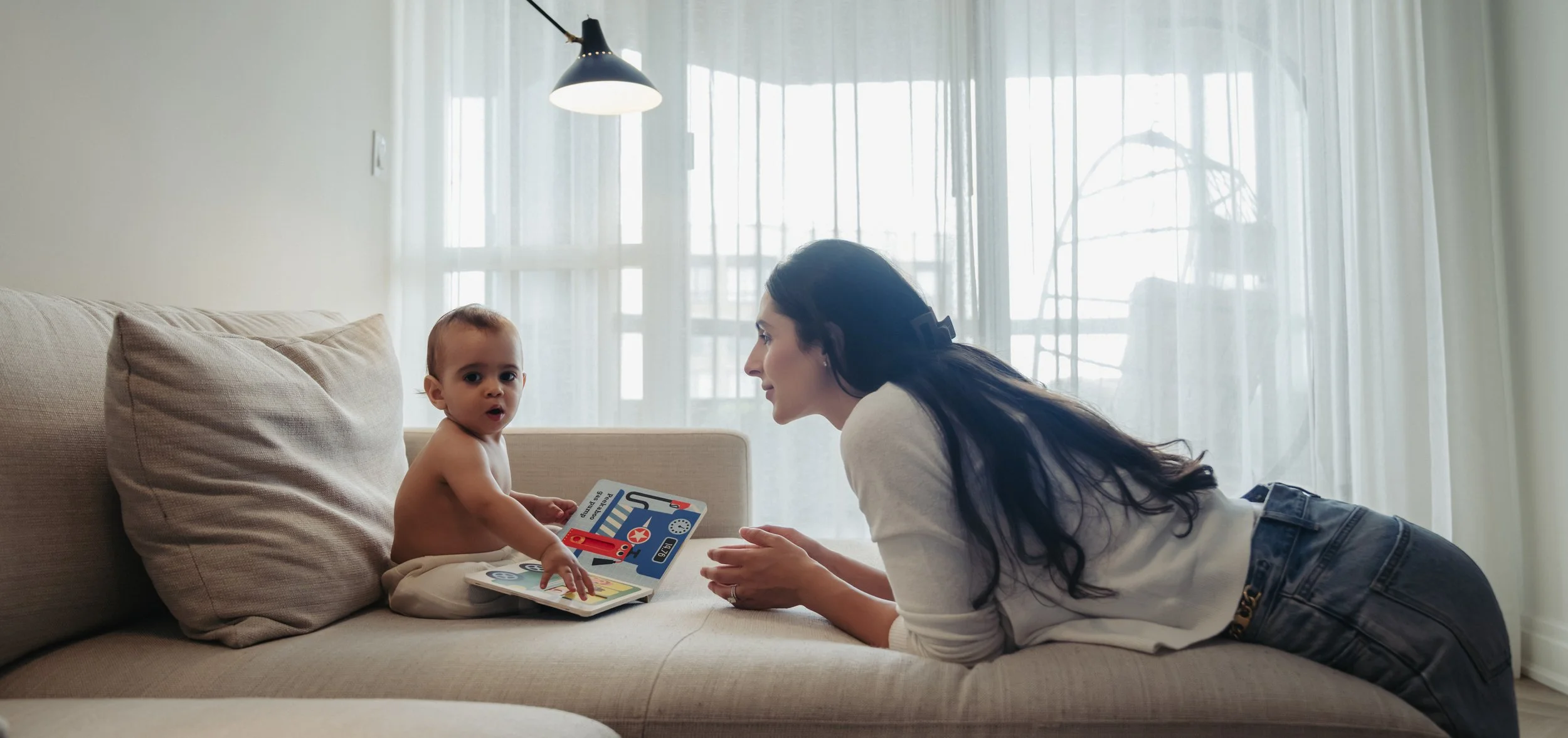in-home-family-session-toronto-mom-and-baby-story-time.jpg