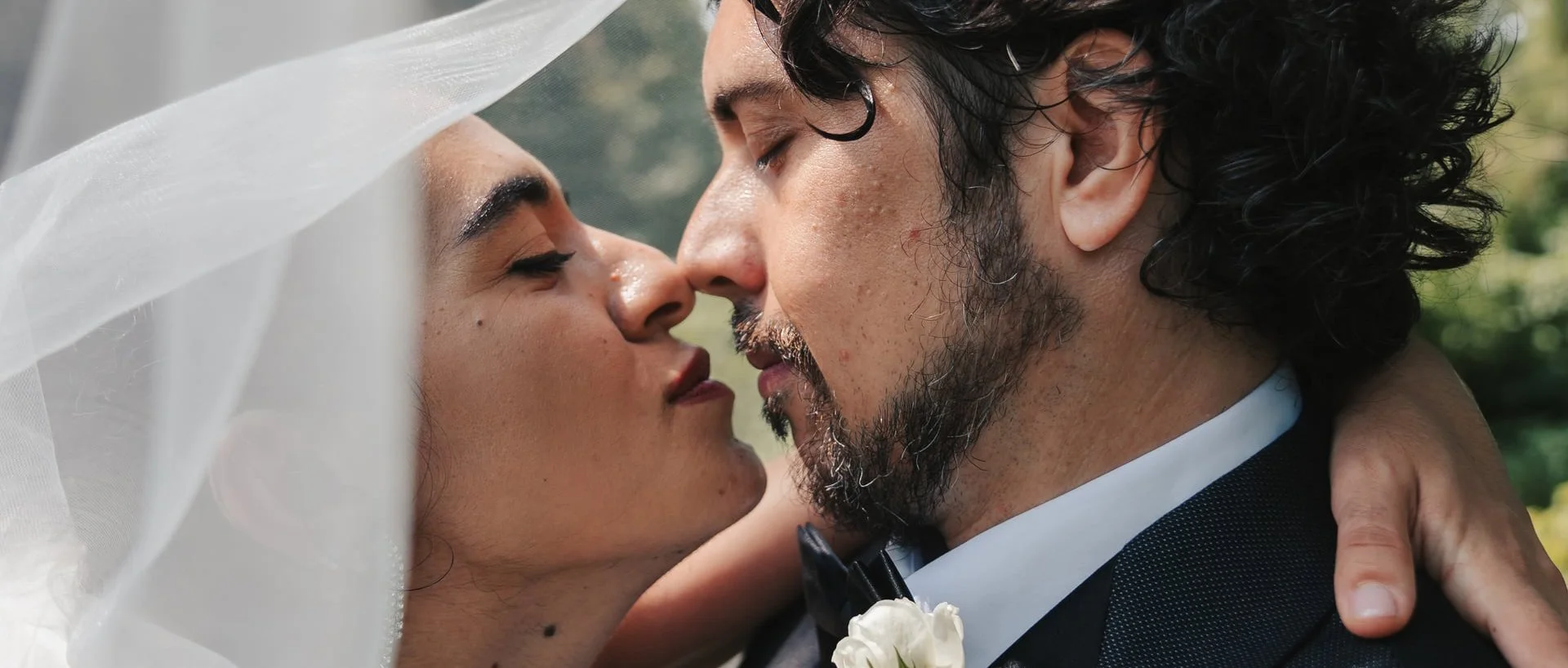 guild-park-wedding-toronto-veil-portrait-couple.jpg