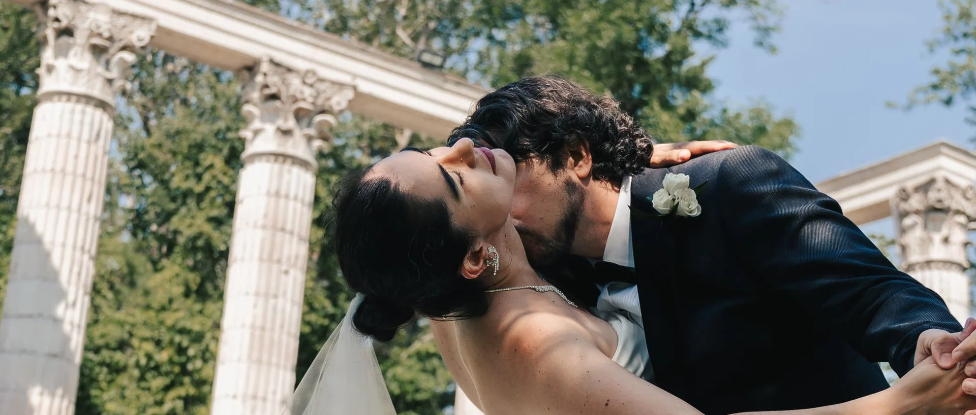 guild-park-wedding-photography-toronto-dip-kiss-greek-theatre.jpg