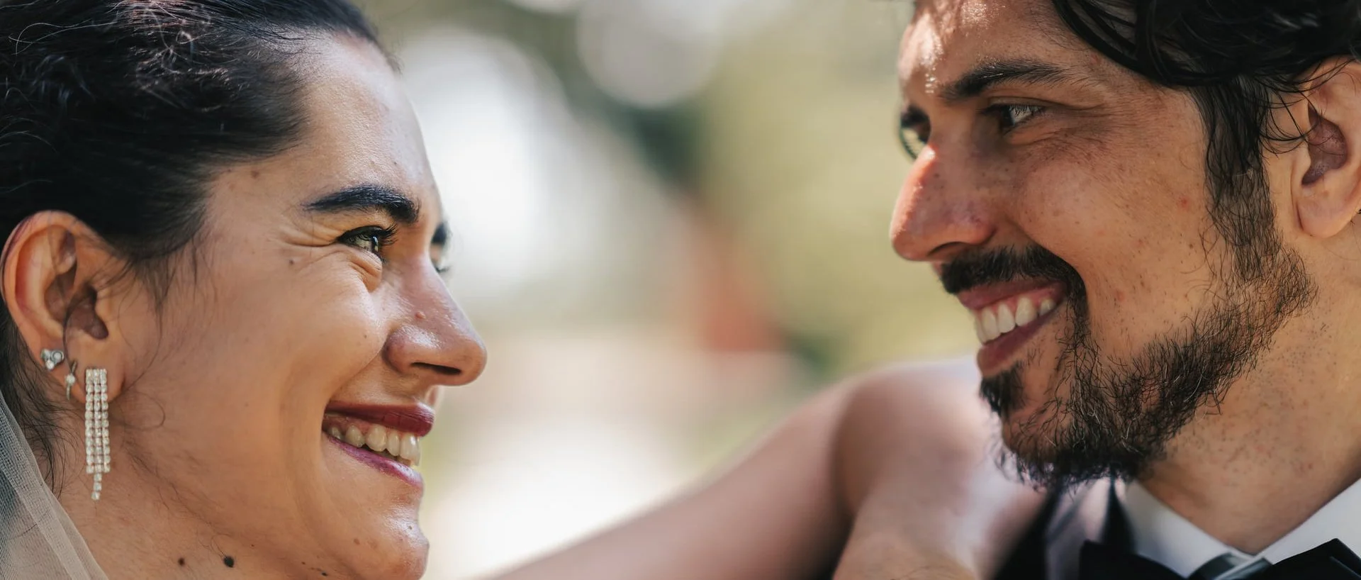 guild-park-wedding-toronto-bride-groom-smiling-portrait.jpg