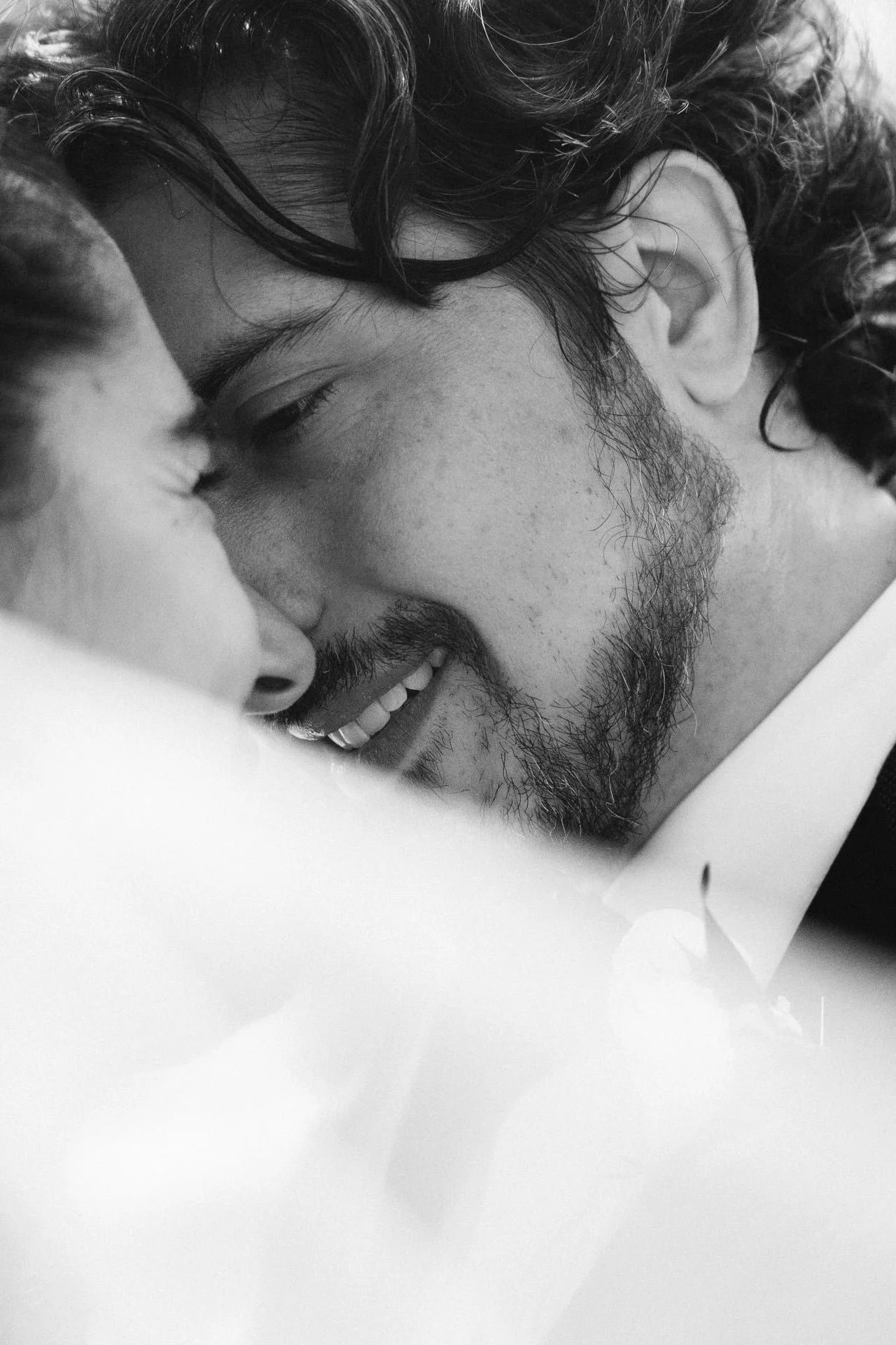 guild-park-wedding-toronto-kiss-under-veil-black-and-white.jpg