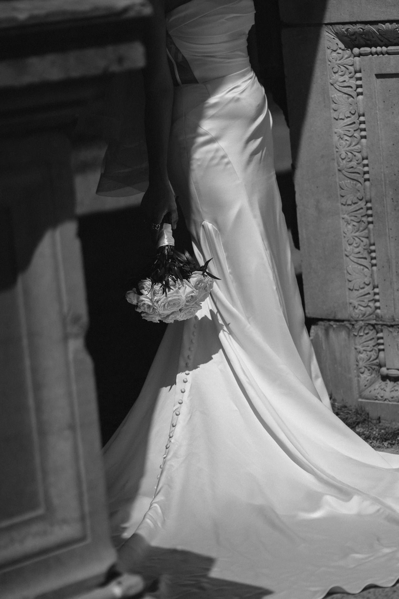 guild-park-wedding-toronto-bride-carved-stone-facade.jpg