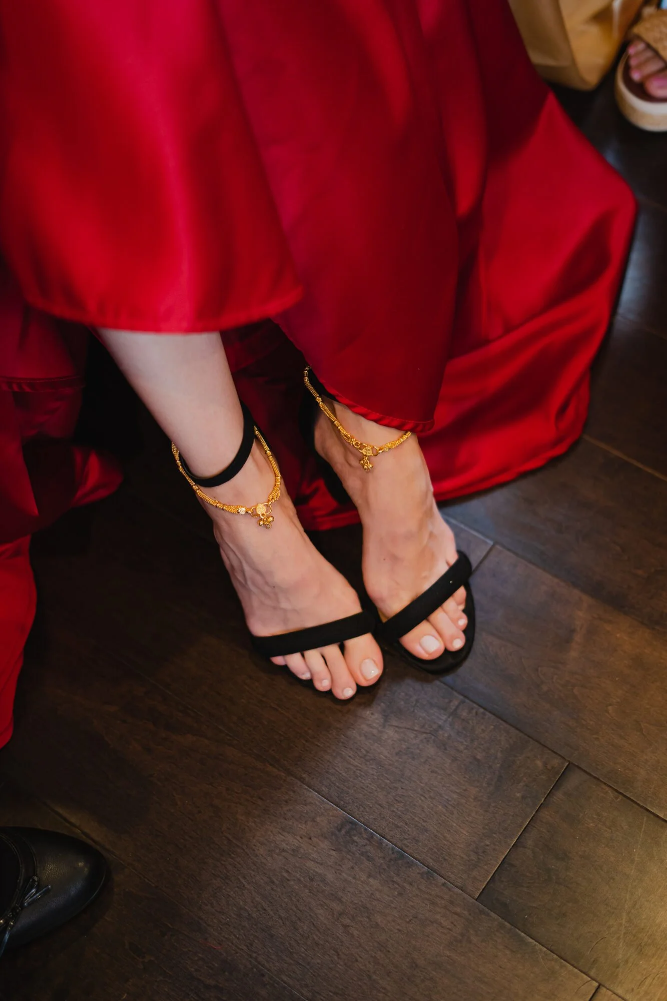 mehndi-photographer-toronto-henna-on-feet-detail.jpg