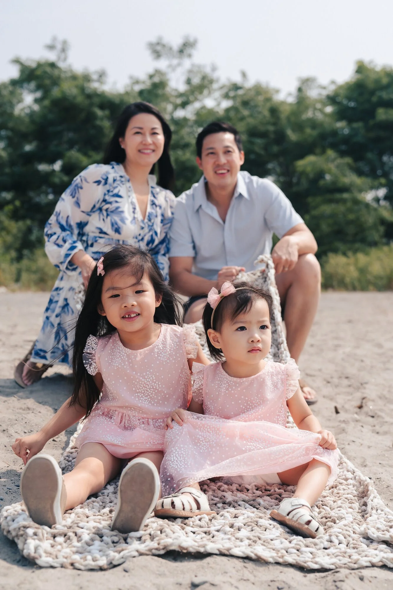 scarborough-bluffs-family-photography-picnic-blanket-on-sand.jpg