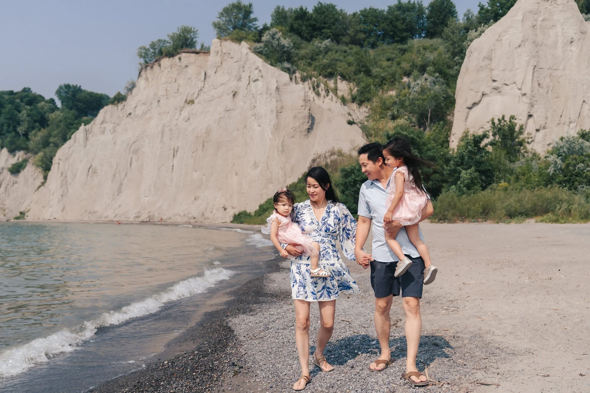 scarborough-bluffs-family-photos-beach-walk-cliffs.jpg