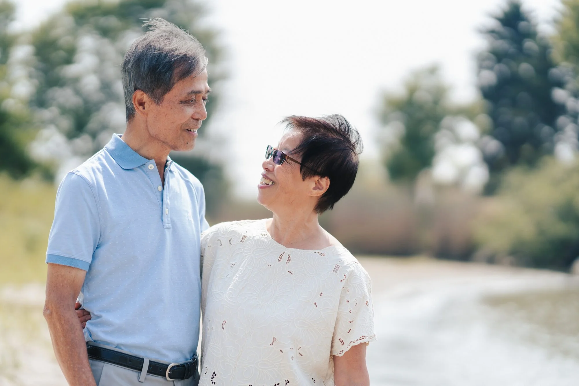 scarborough-bluffs-family-photographer-grandparents-holding-hands.jpg