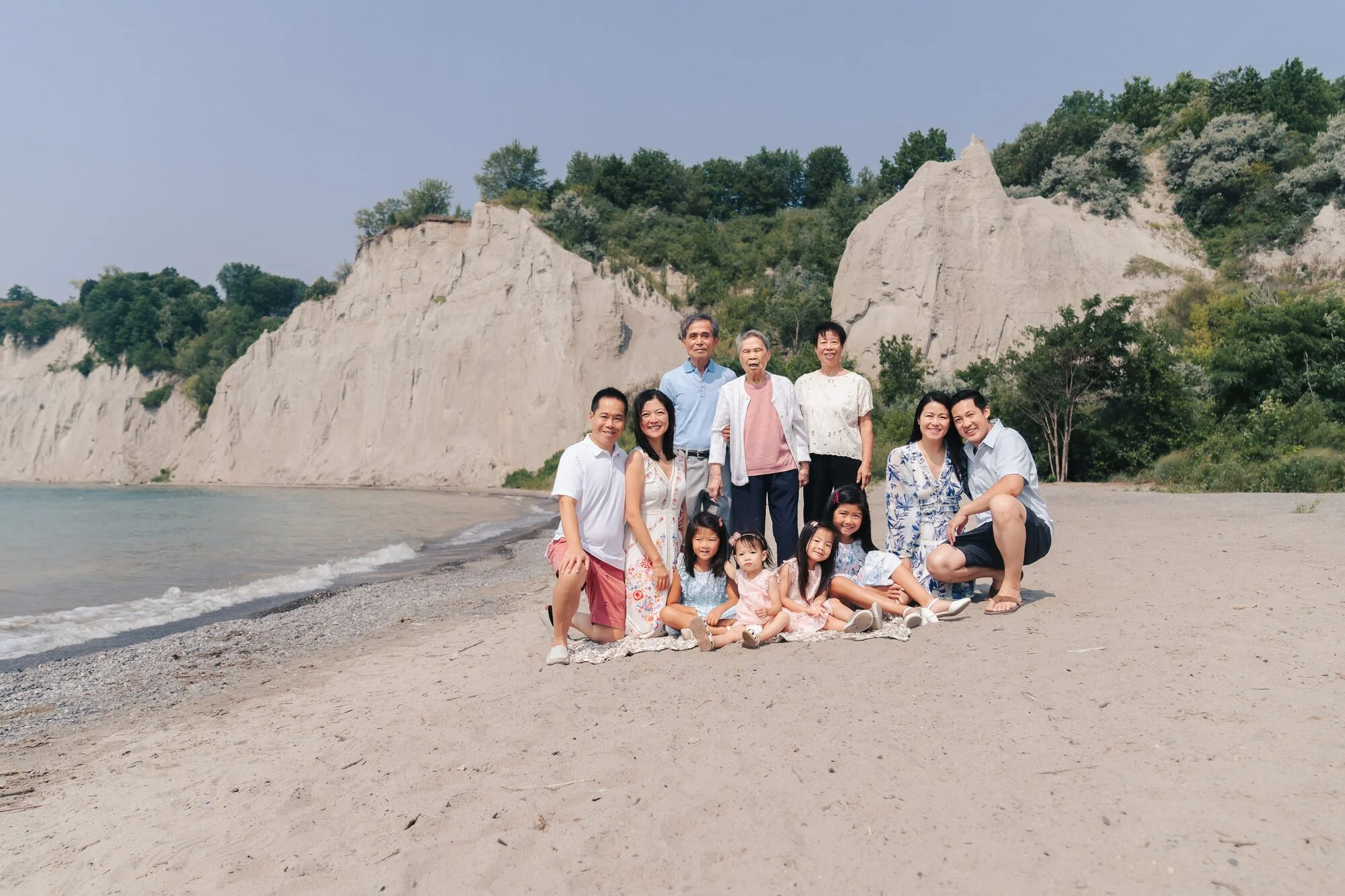 extended-family-photography-toronto-scarborough-bluffs-lake-ontario.jpg
