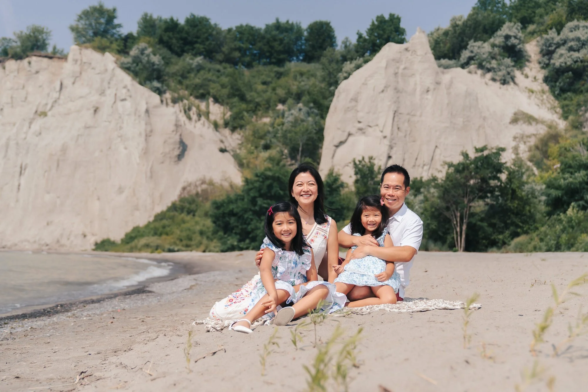lifestyle-family-photographer-toronto-walking-on-the-beach.jpg
