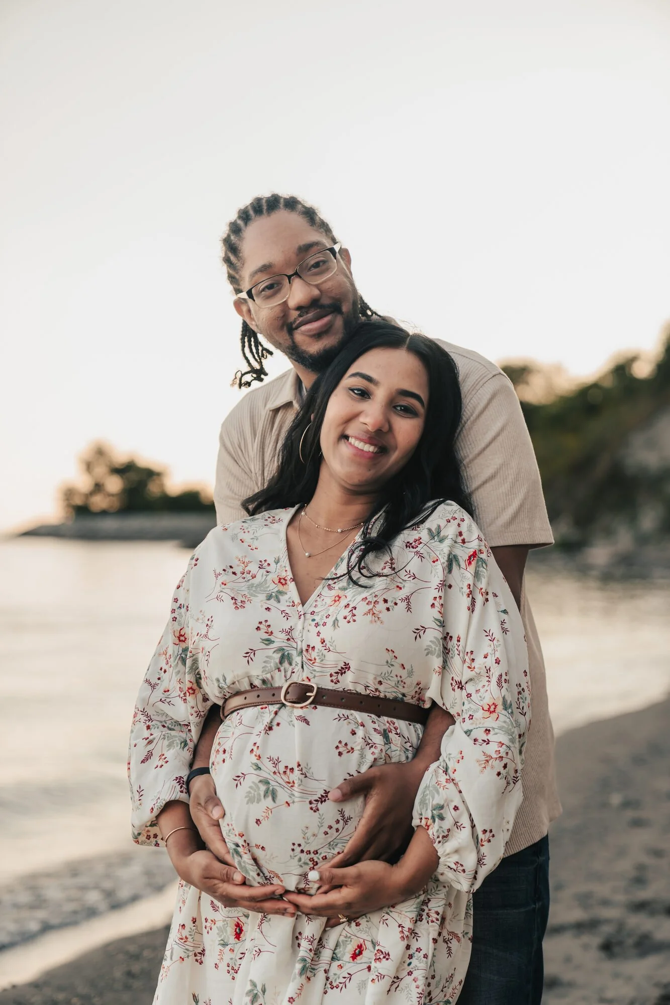 scarborough-bluffs-maternity-photos-toronto-expecting-couple.jpg