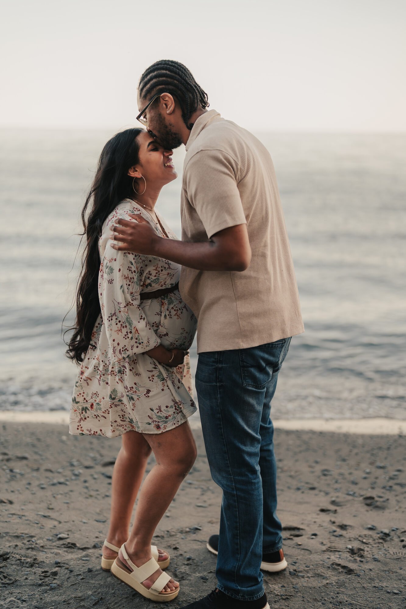 scarborough-bluffs-maternity-portrait-golden-hour-lake-ontario.jpg