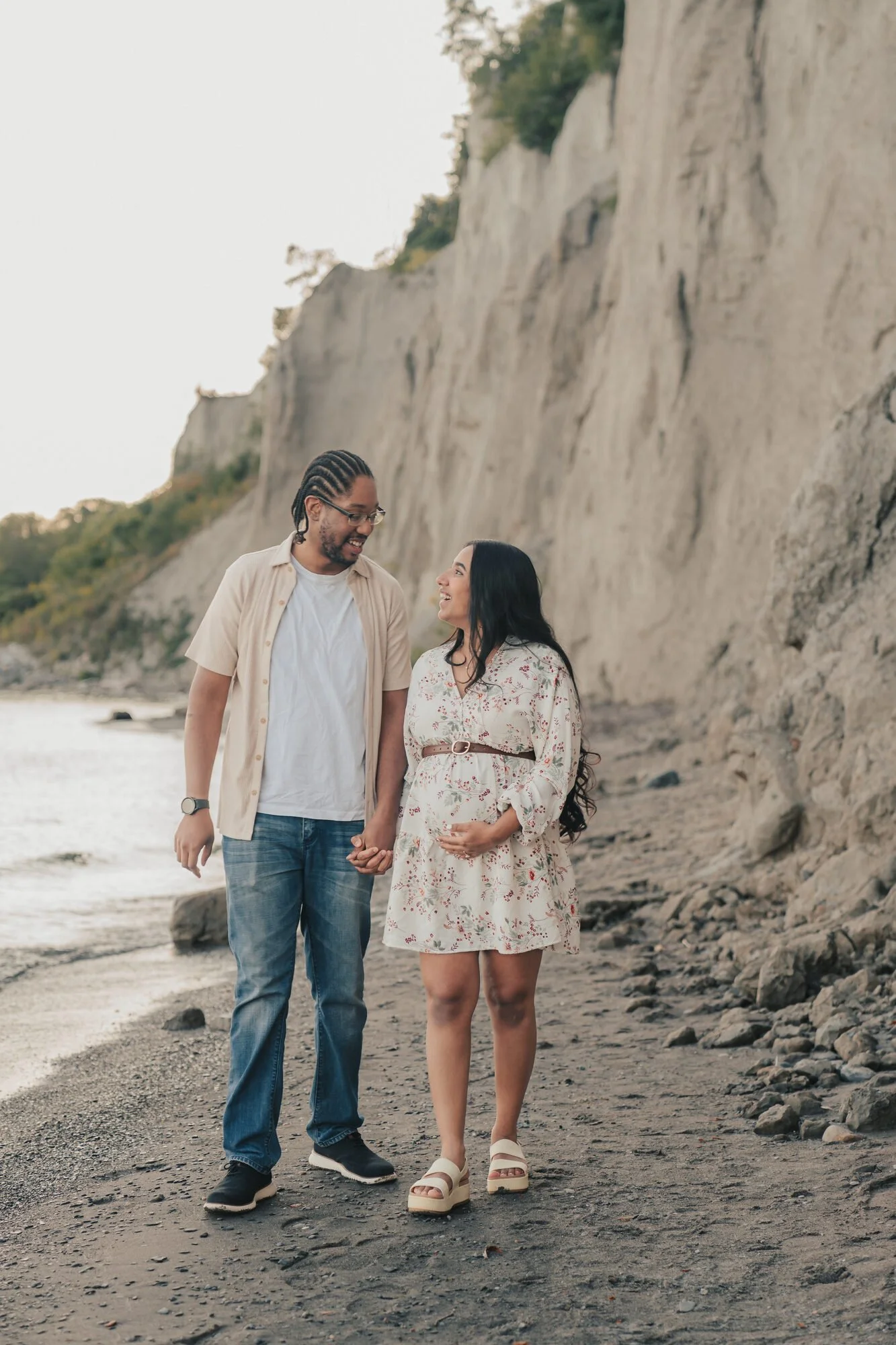 scarborough-bluffs-maternity-photography-under-the-cliff-face.jpg