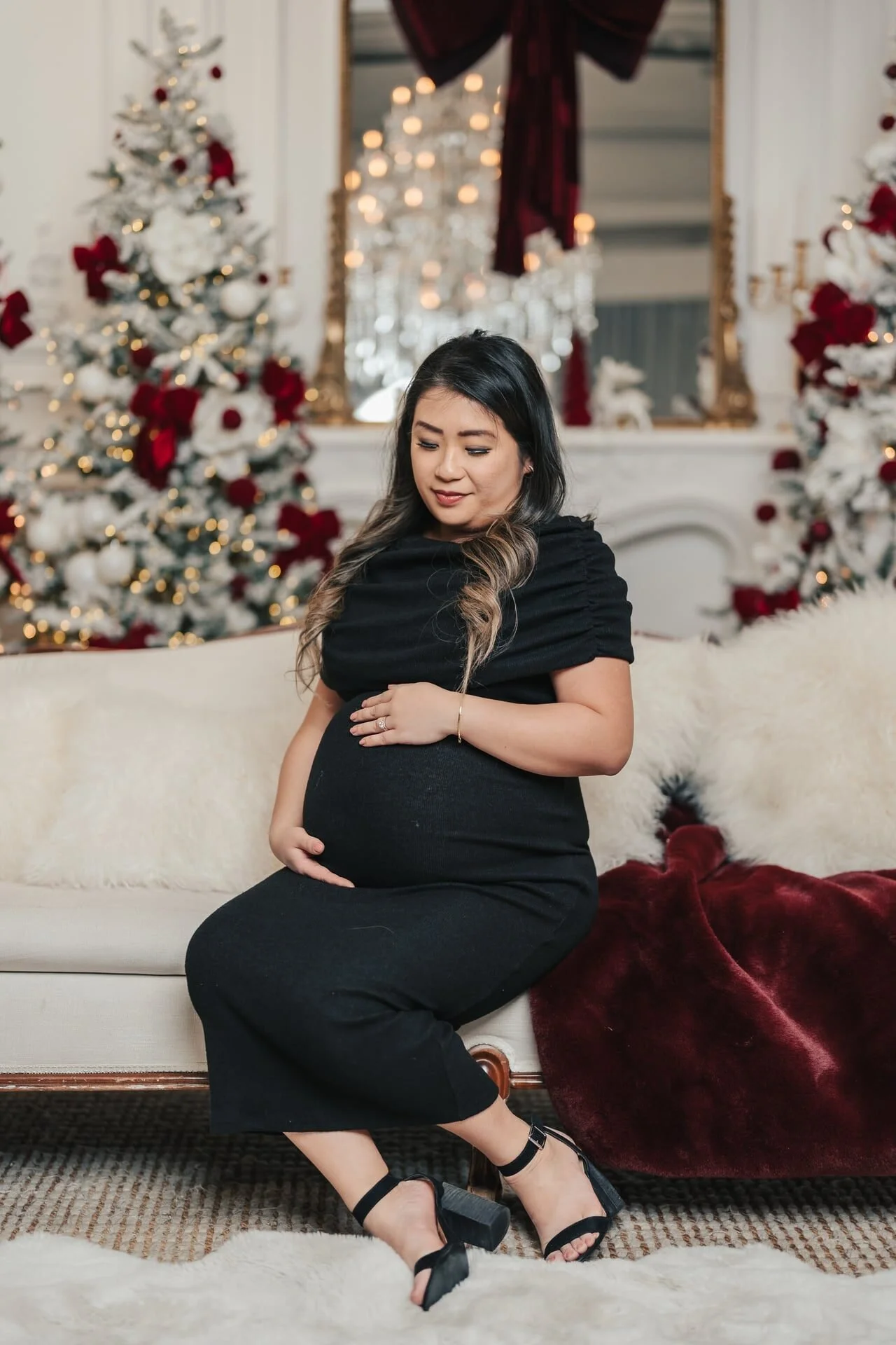 maternity-christmas-mini-session-glasshouse-studios-richmond-hill.jpg