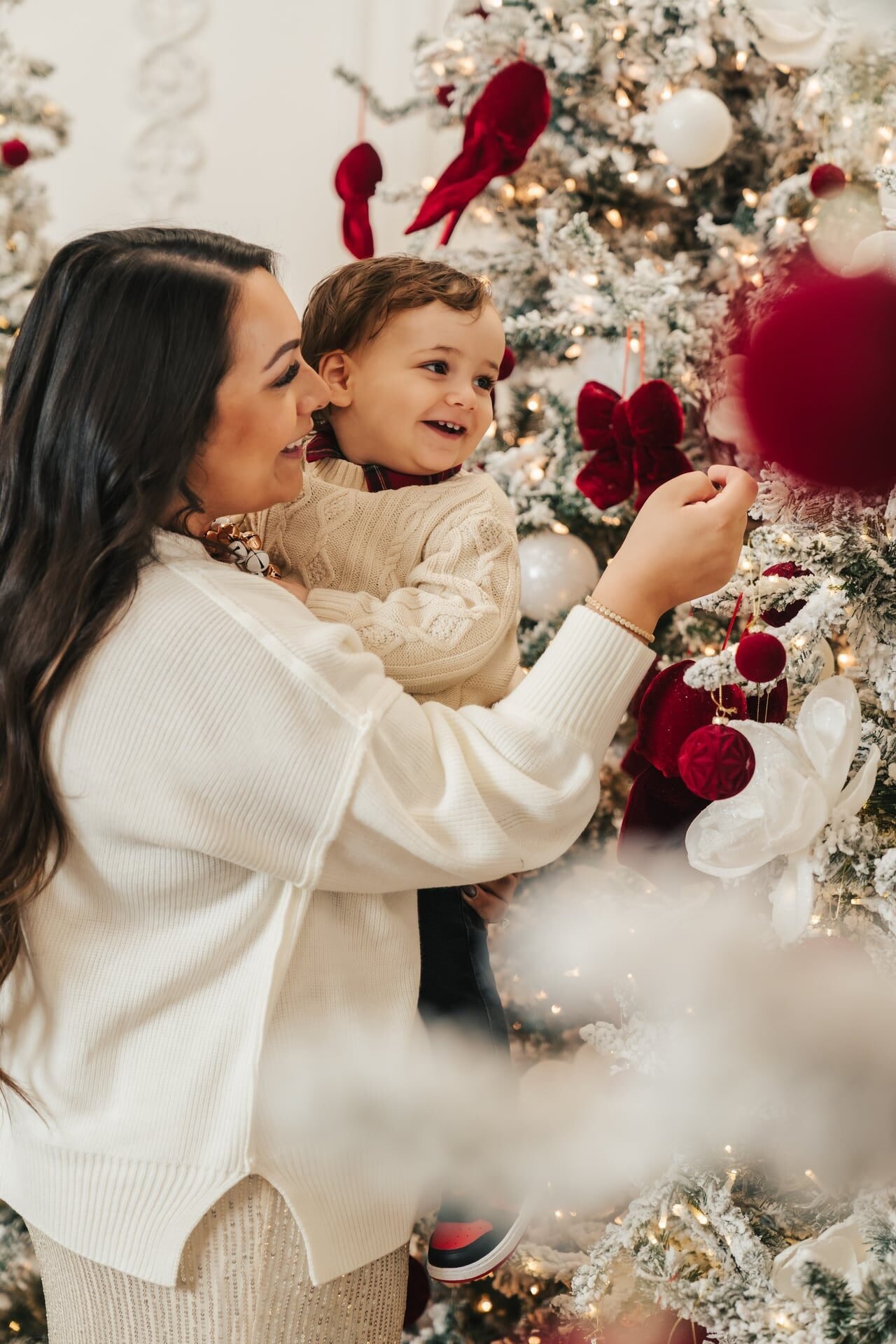 richmond-hill-christmas-mini-session-toddler-ornament-tree.jpg