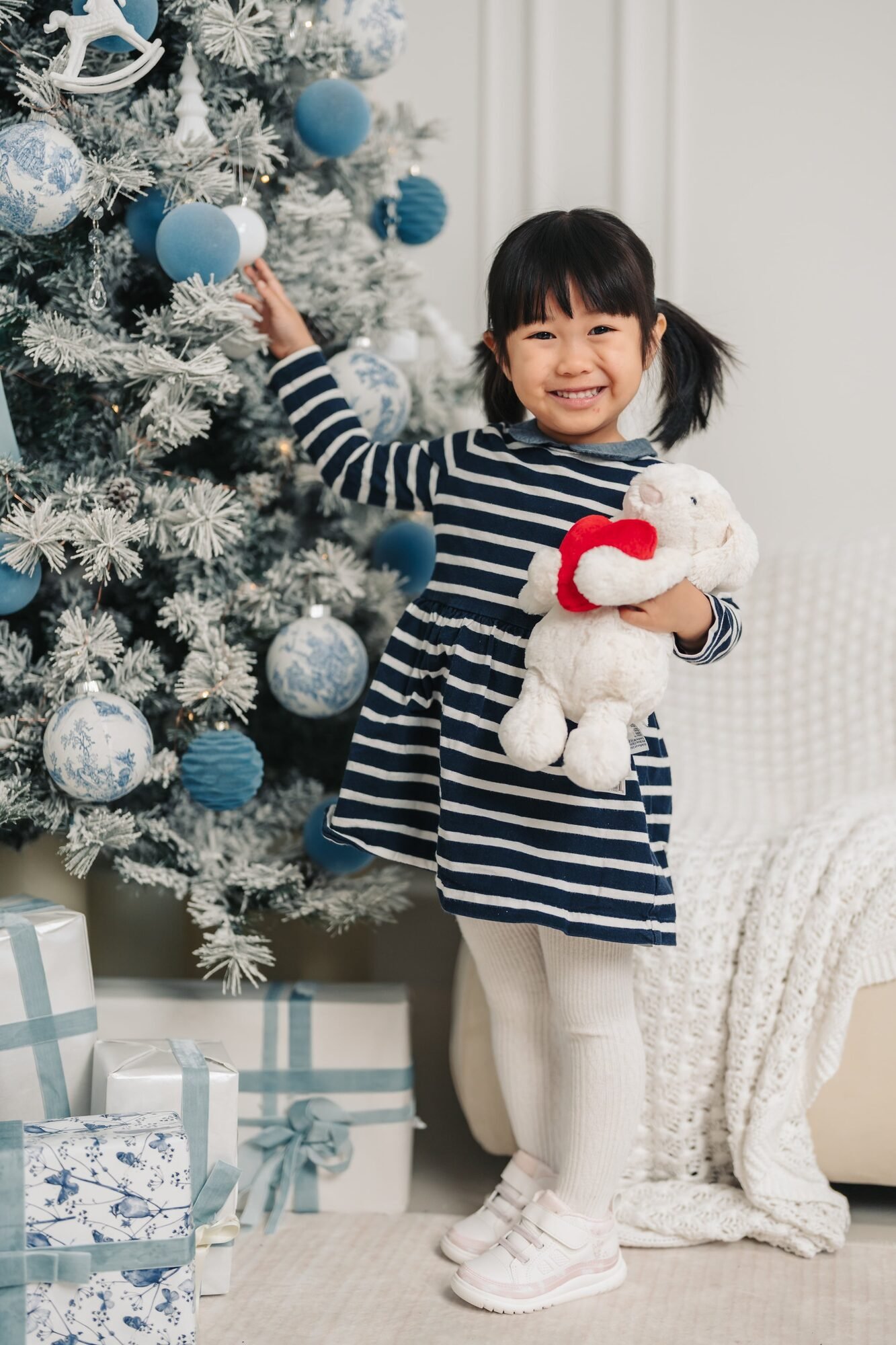 girl-with-teddy-by-christmas-tree-icon-studio-space-toronto.jpg
