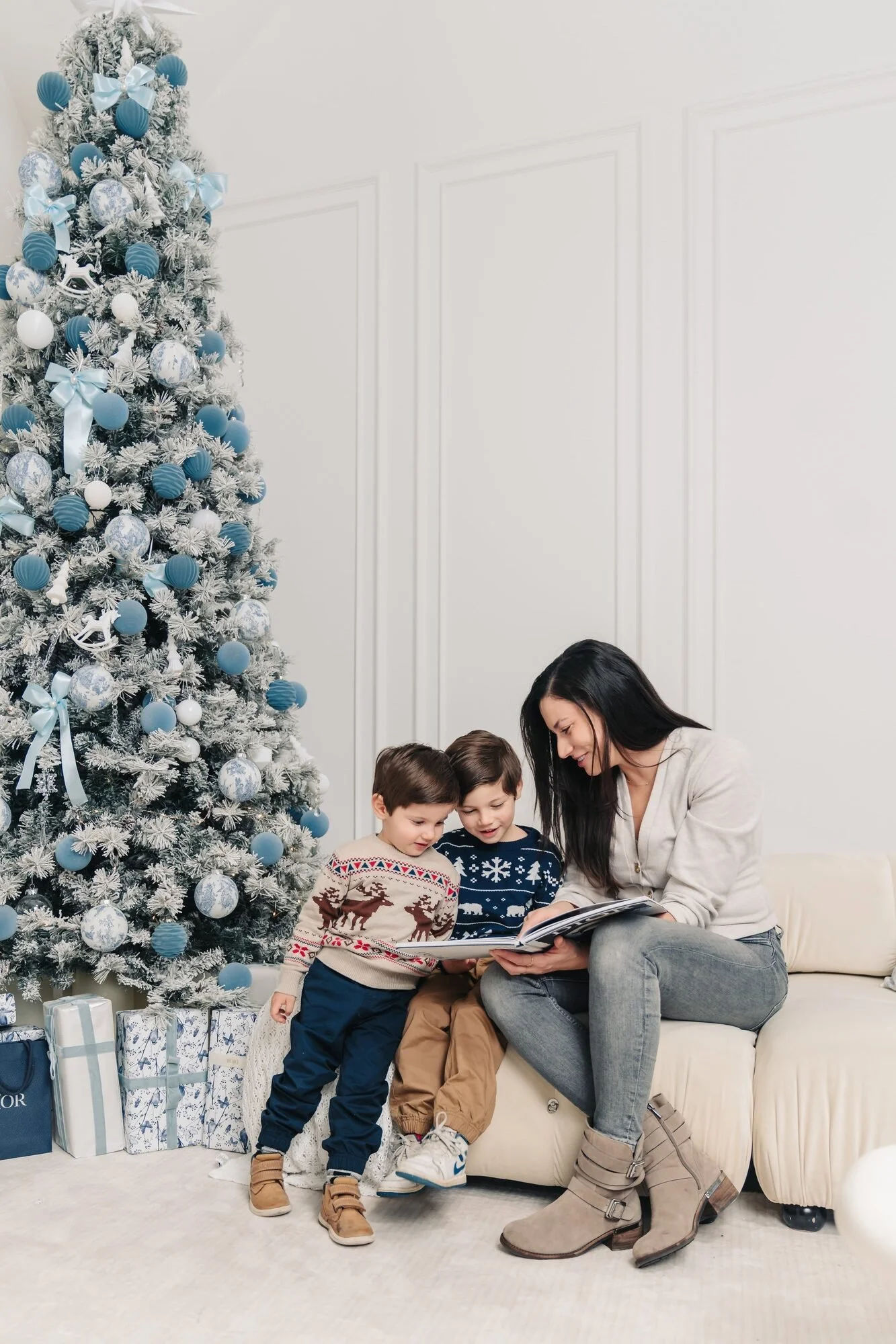 mother-and-two-children-reading-book-christmas-mini-icon-studio-space-toronto.jpg