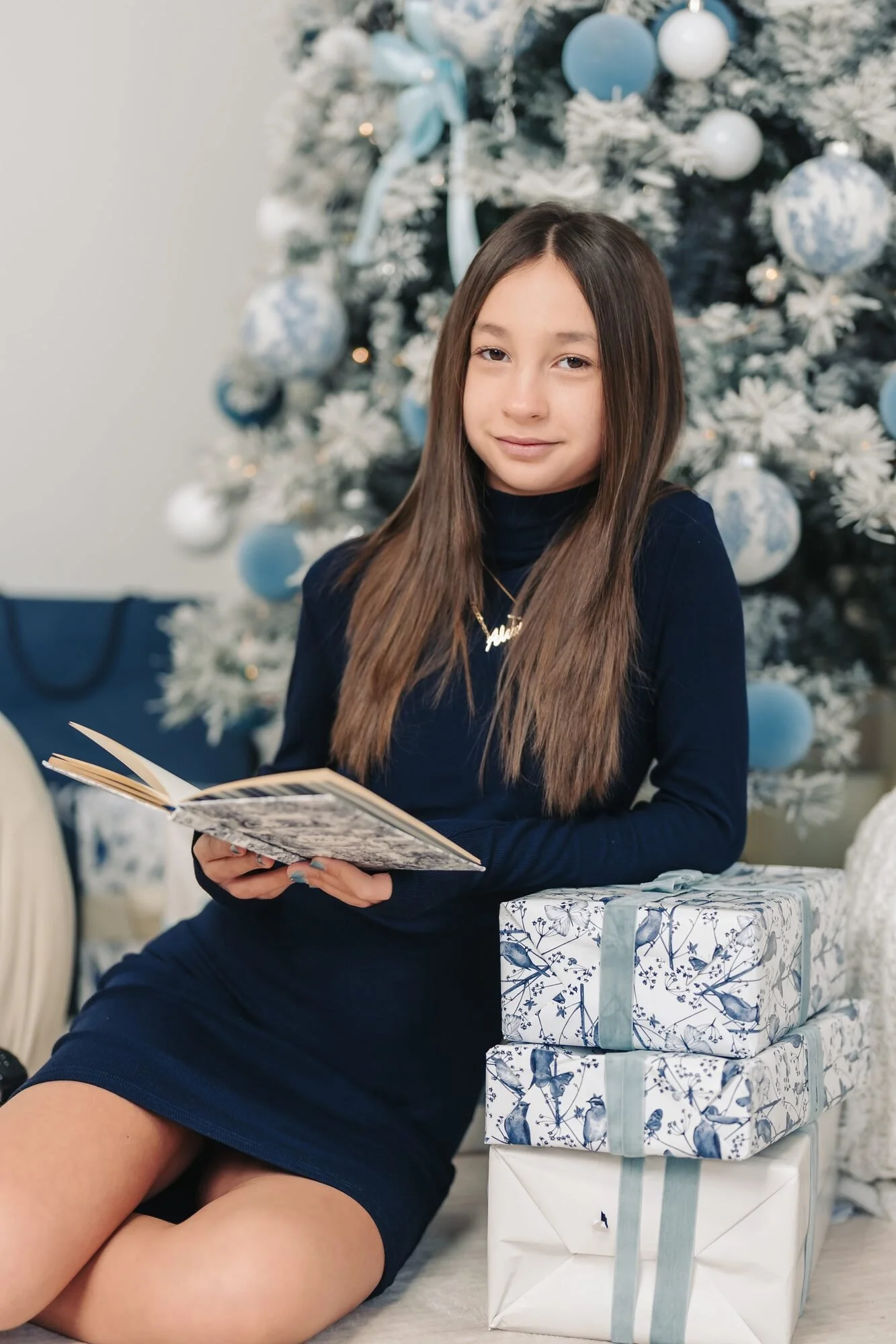 teen-girl-christmas-mini-session-icon-studio-space-toronto.jpg