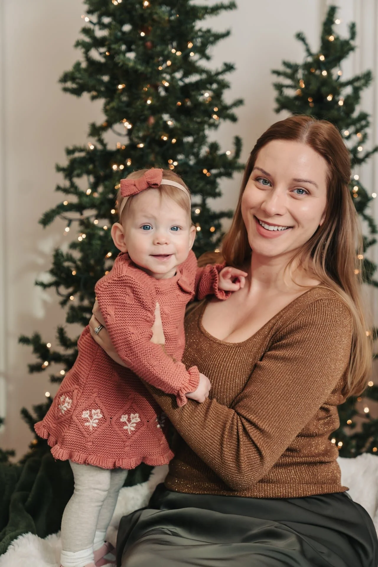 mother-and-daughter-christmas-mini-session-cost-toronto.jpg