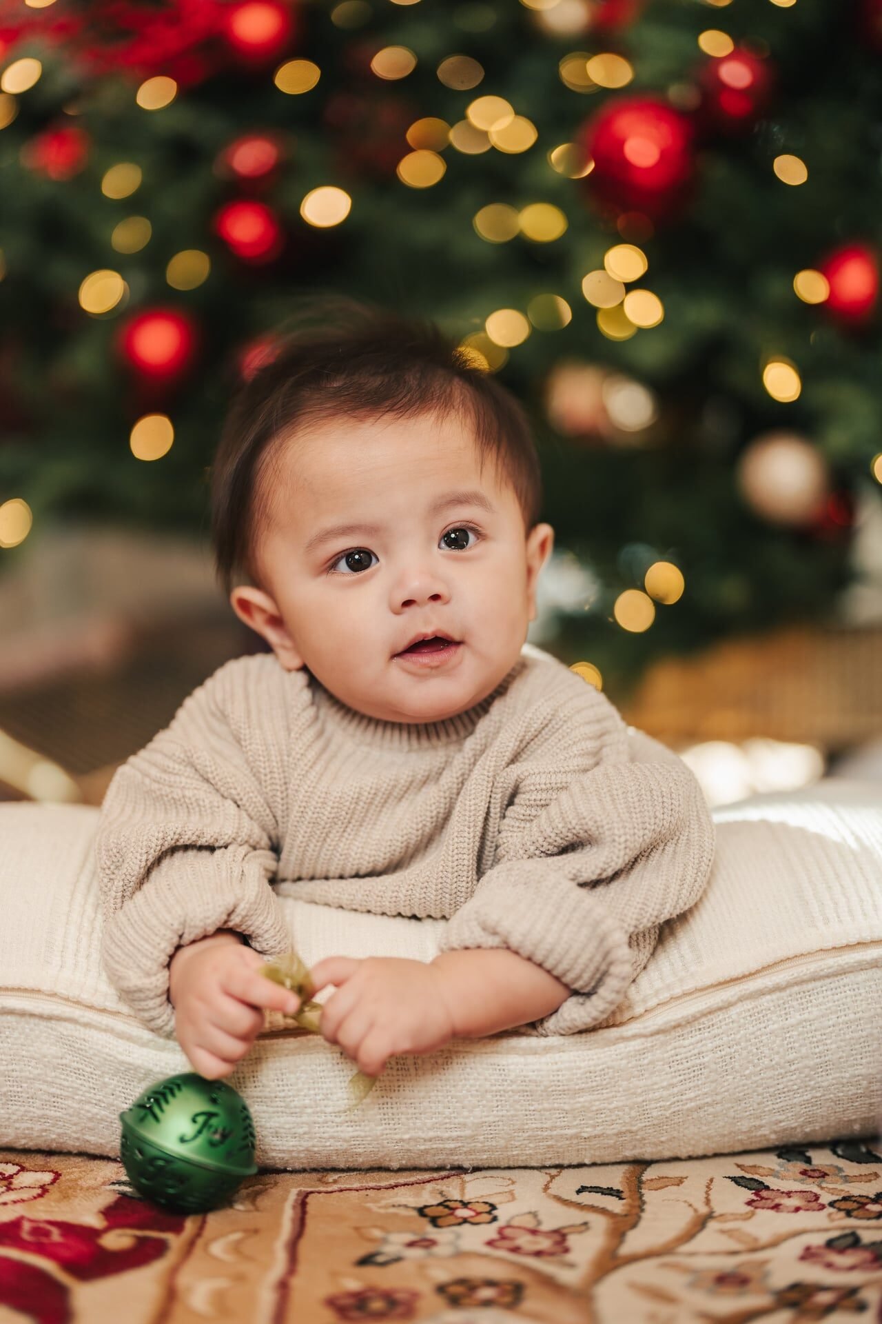 baby-on-rug-christmas-mini-session-toronto.jpg