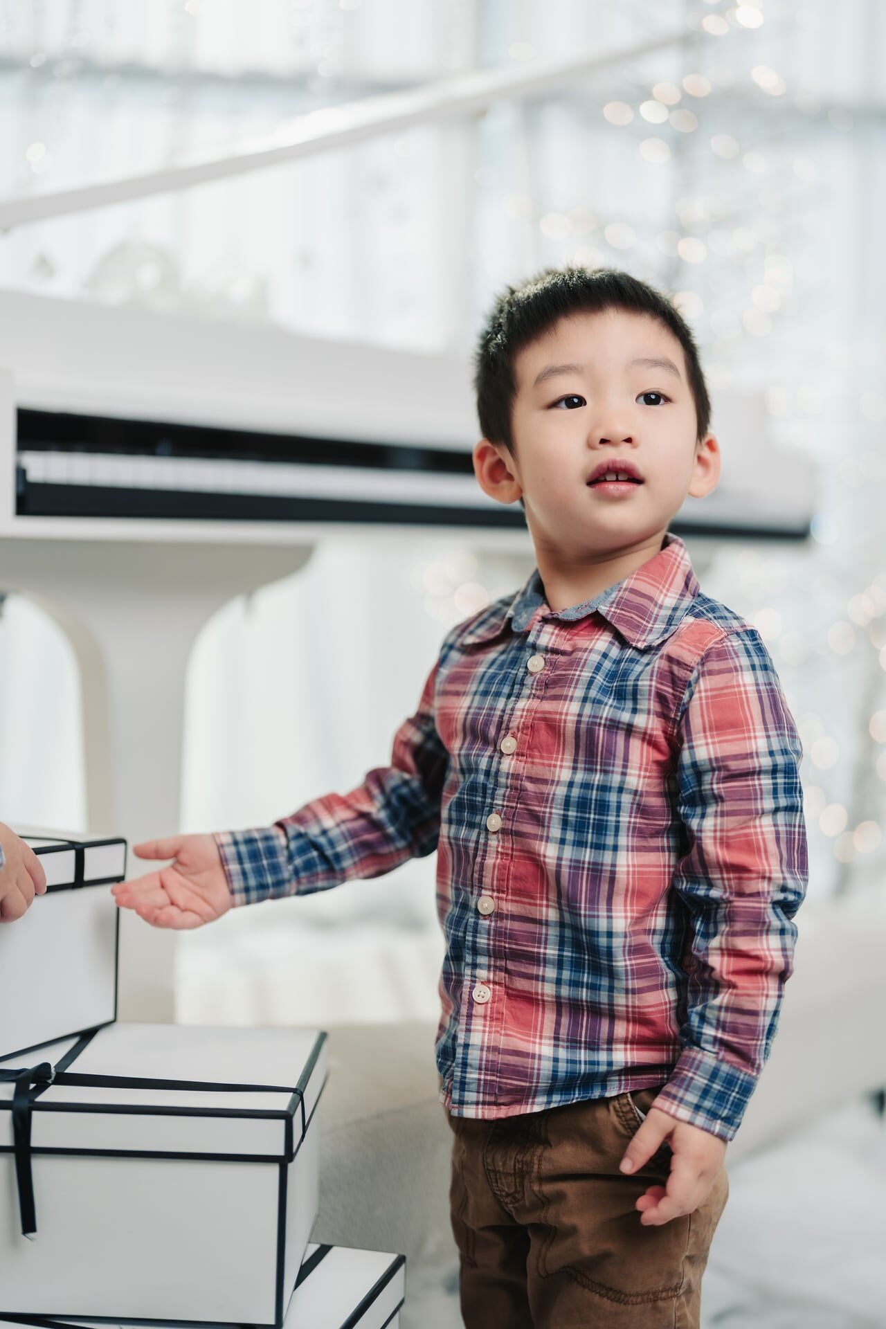 boy-christmas-photos-toronto-mini-session.jpg
