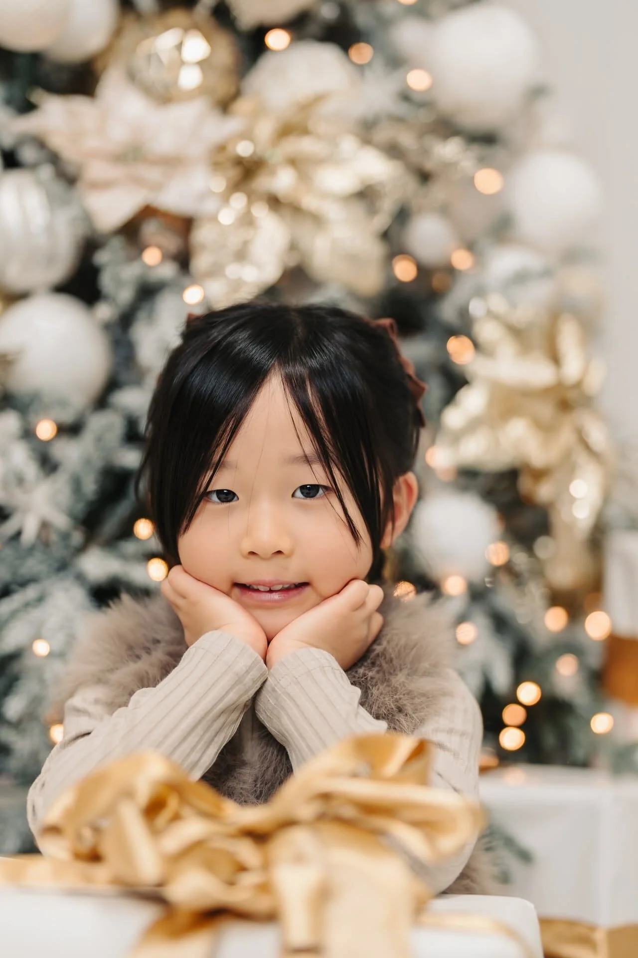 girl-by-christmas-tree-mini-session-toronto.jpg