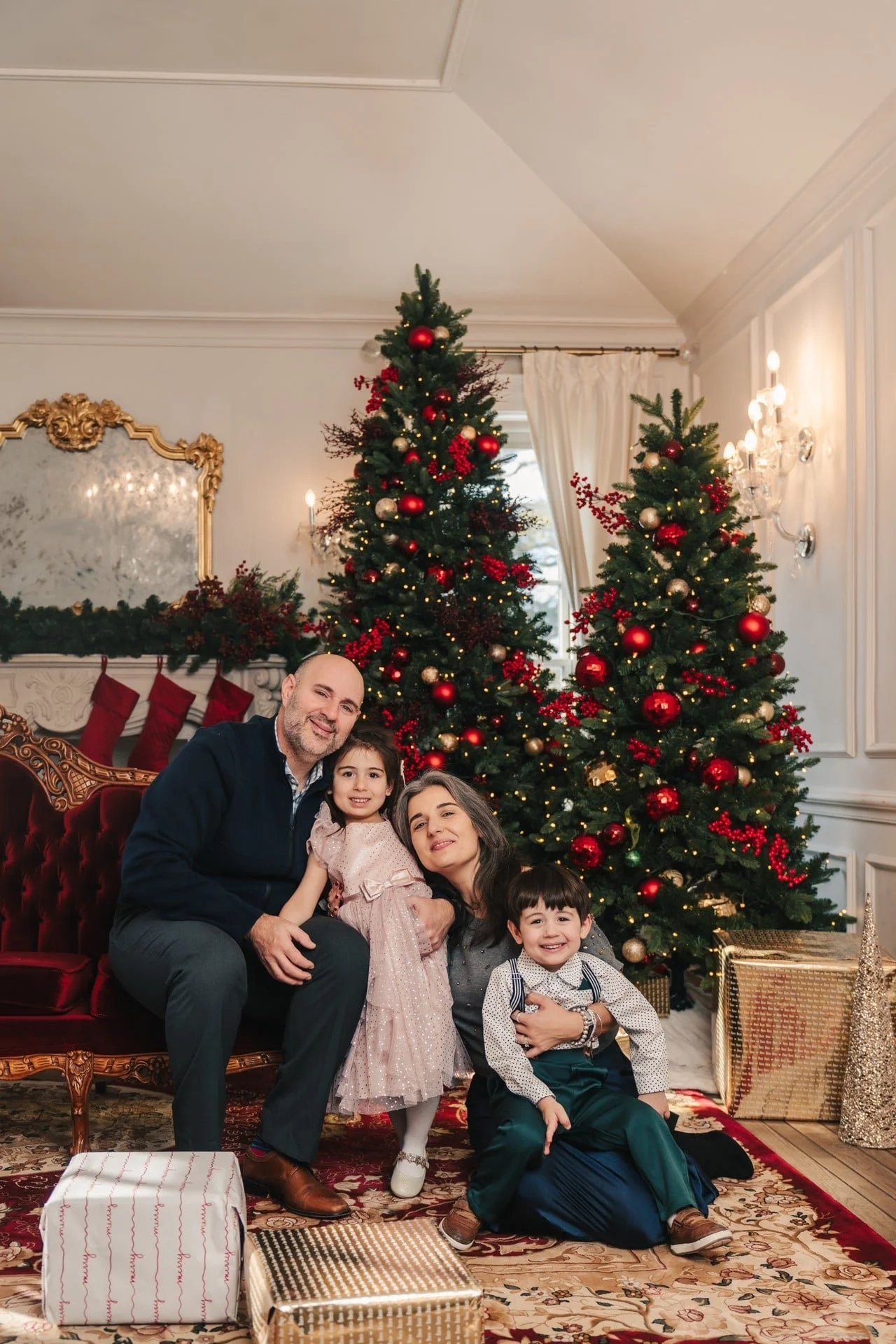 christmas-mini-session-brampton-family-christmas-tree.jpg