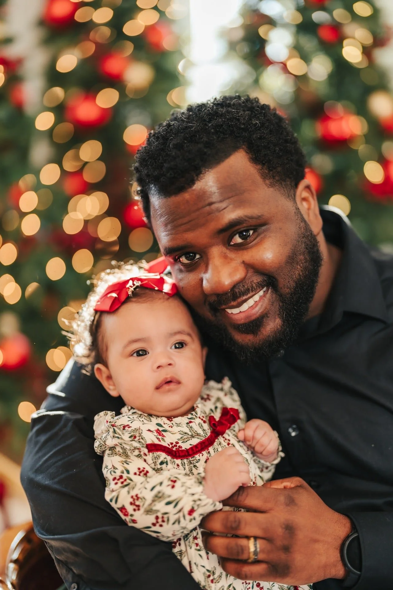 christmas-mini-session-brampton-father-and-baby.jpg