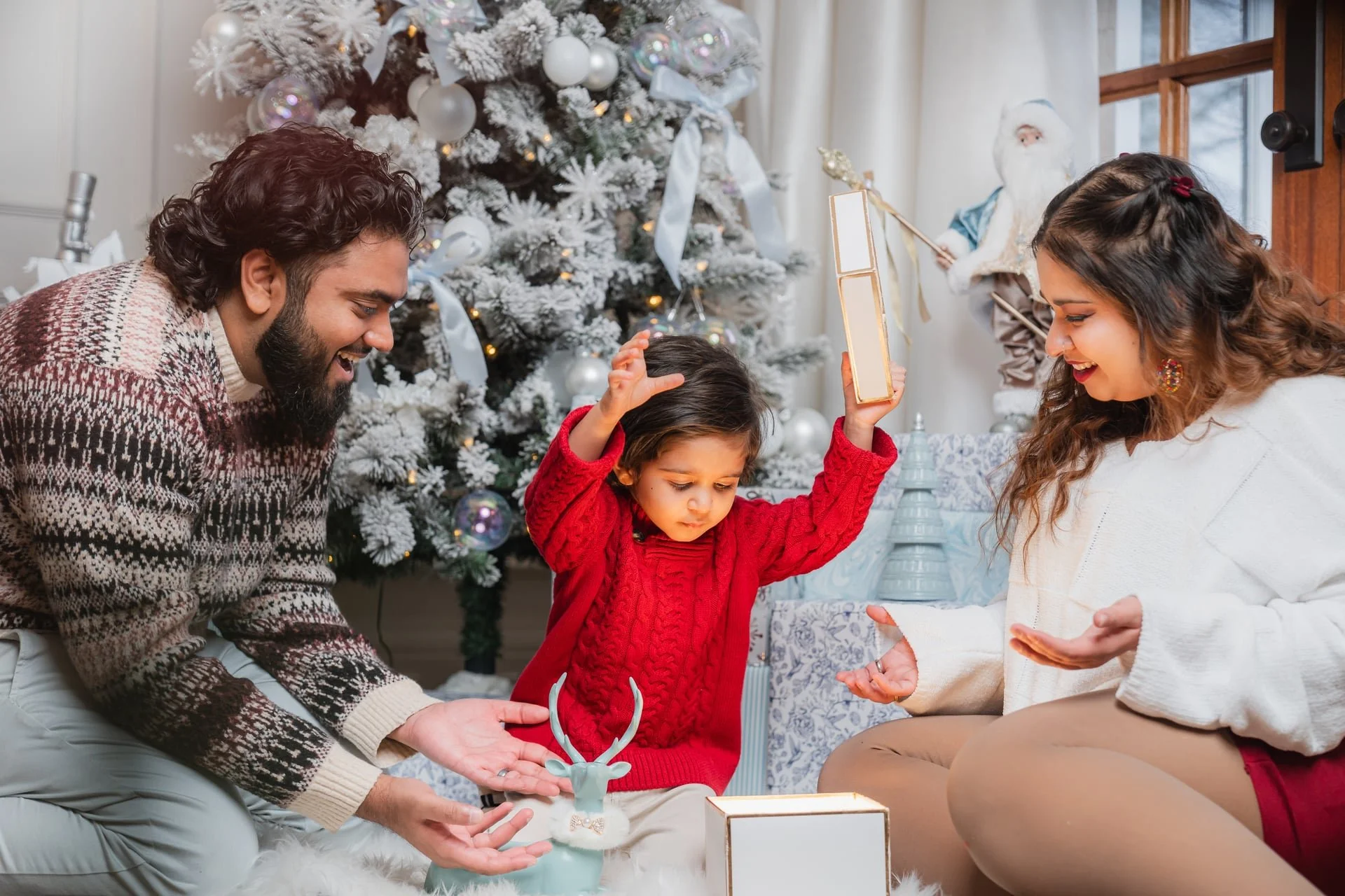 christmas-mini-session-ruby-manor-brampton-toddler-candid.jpg